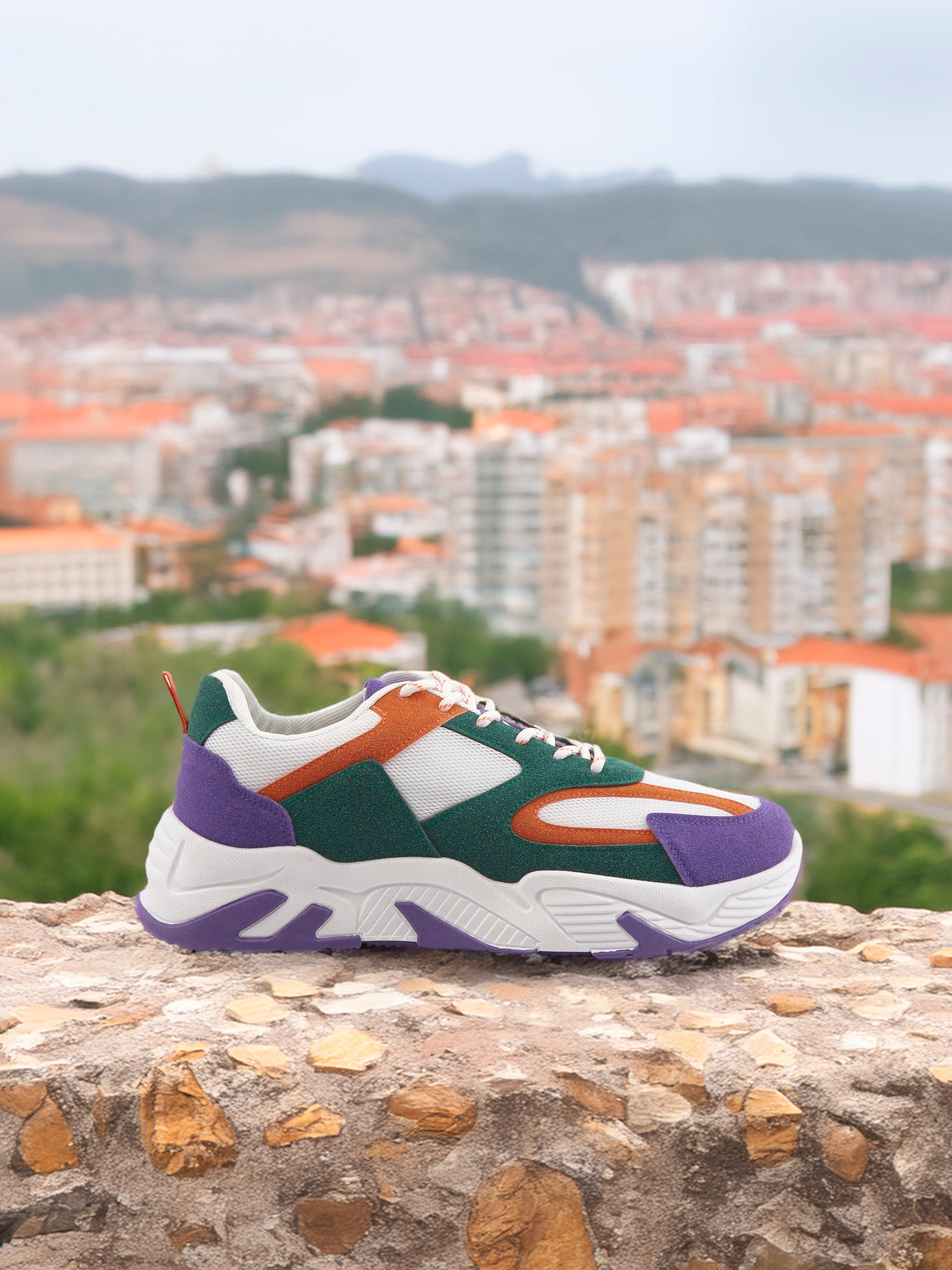 Sneakersy