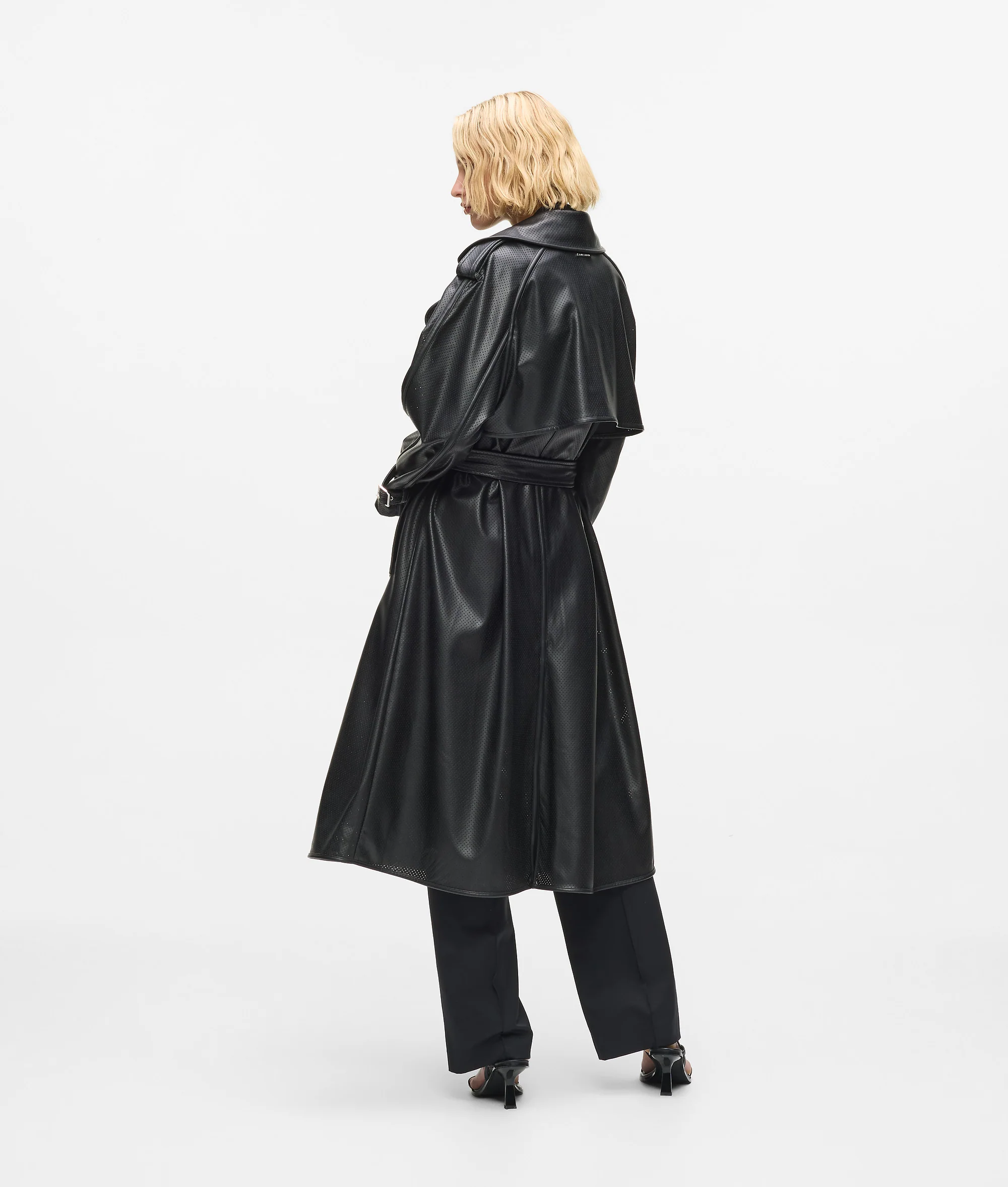 Trench-coat en simili-cuir perforé