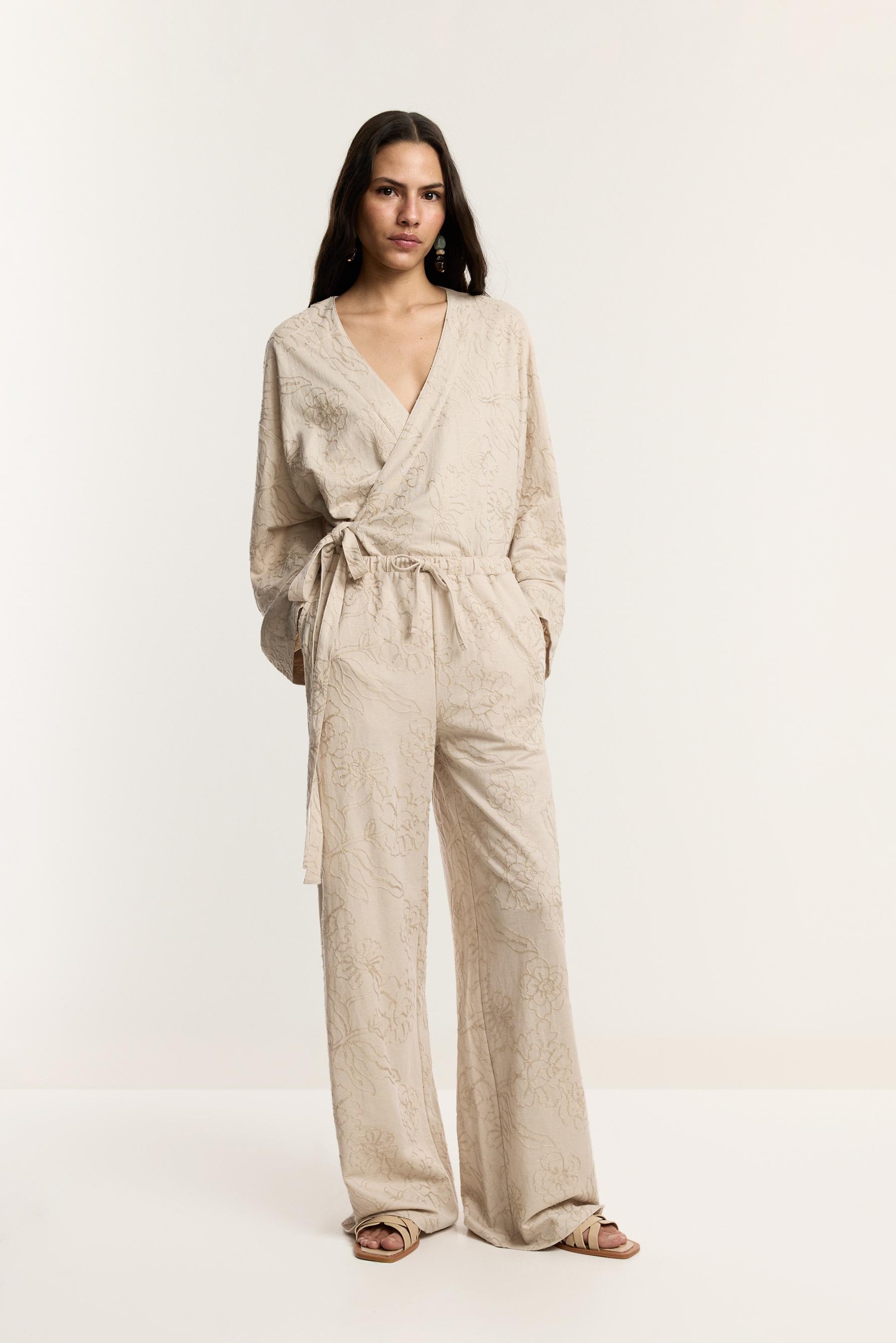 Pantalón bordado