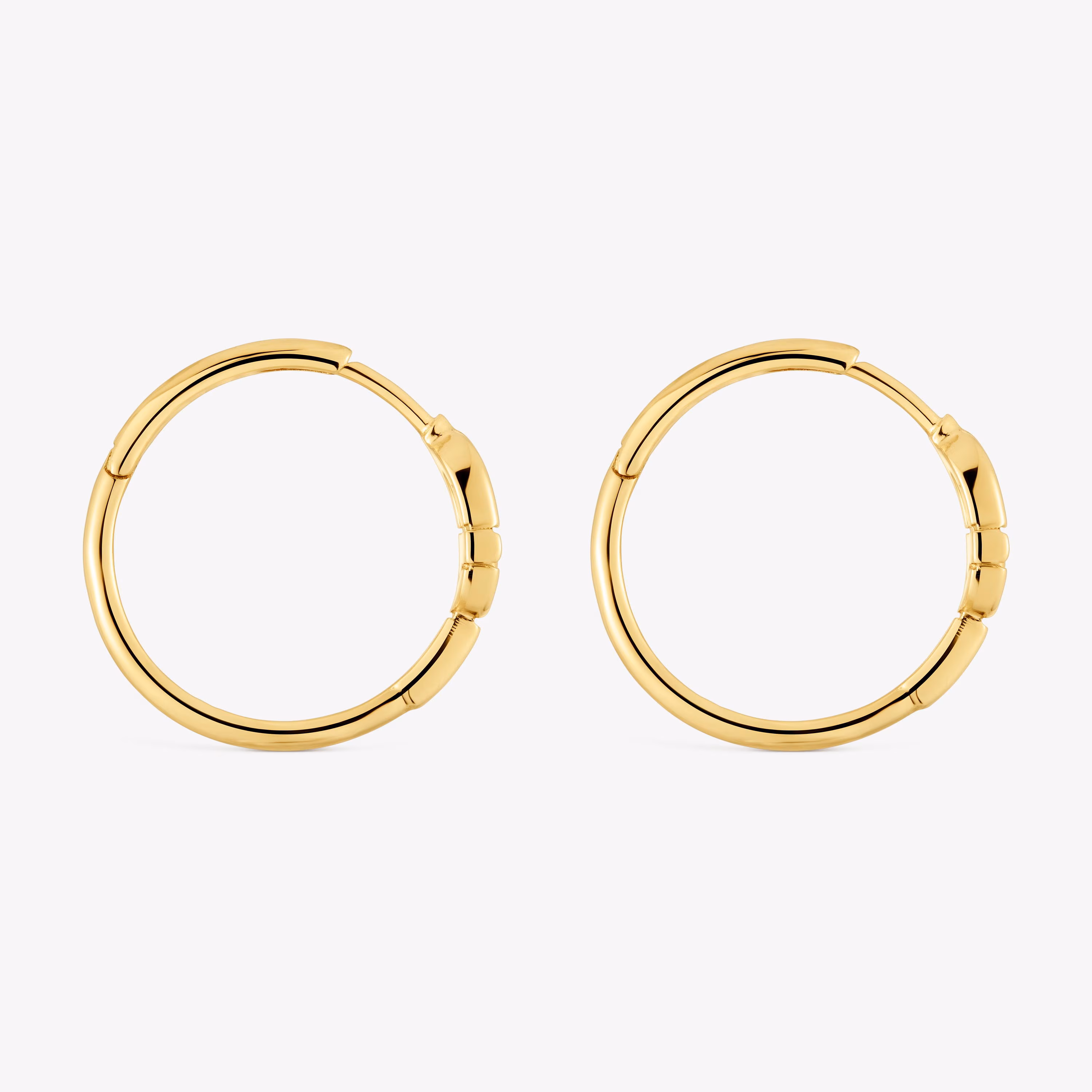 Pendientes de aro cortos con baño de oro 18 kt sobre plata y motivo TOUS MANIFESTO