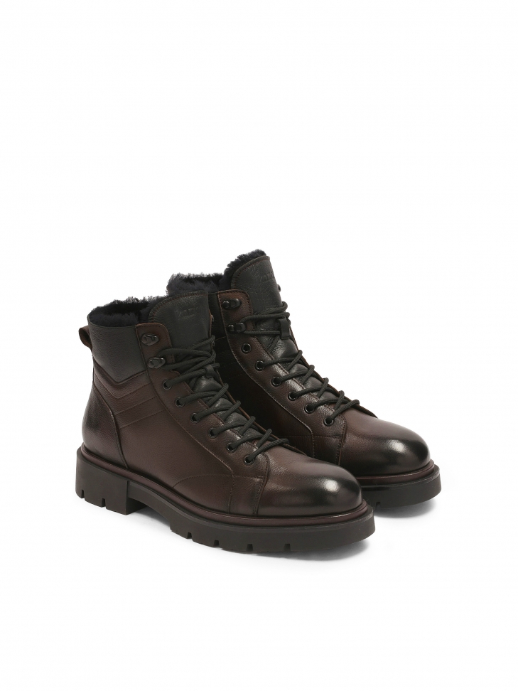 Insulated men's boots made of natural leather