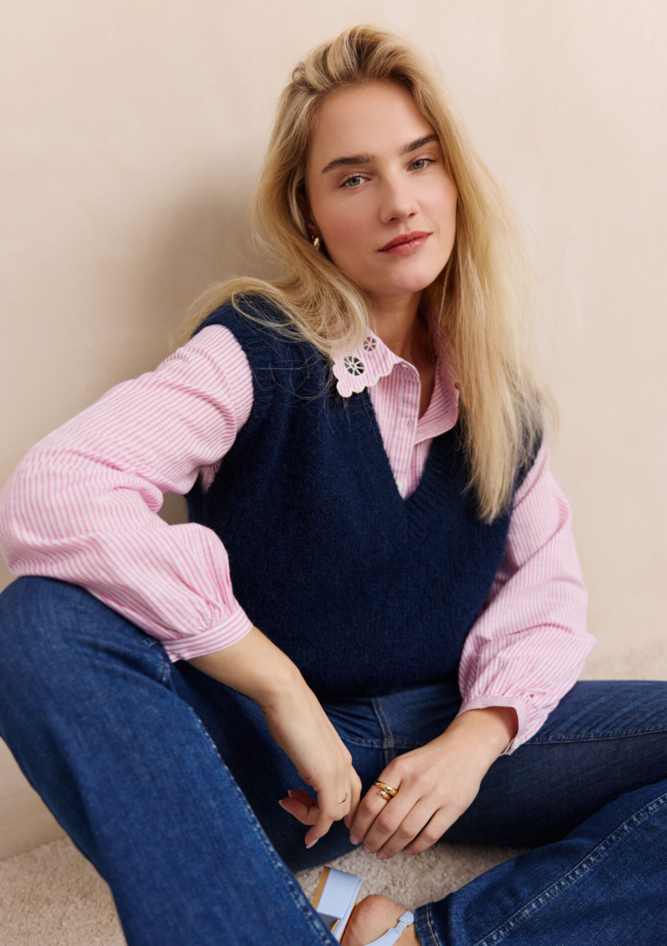 Mouwloze V-hals trui