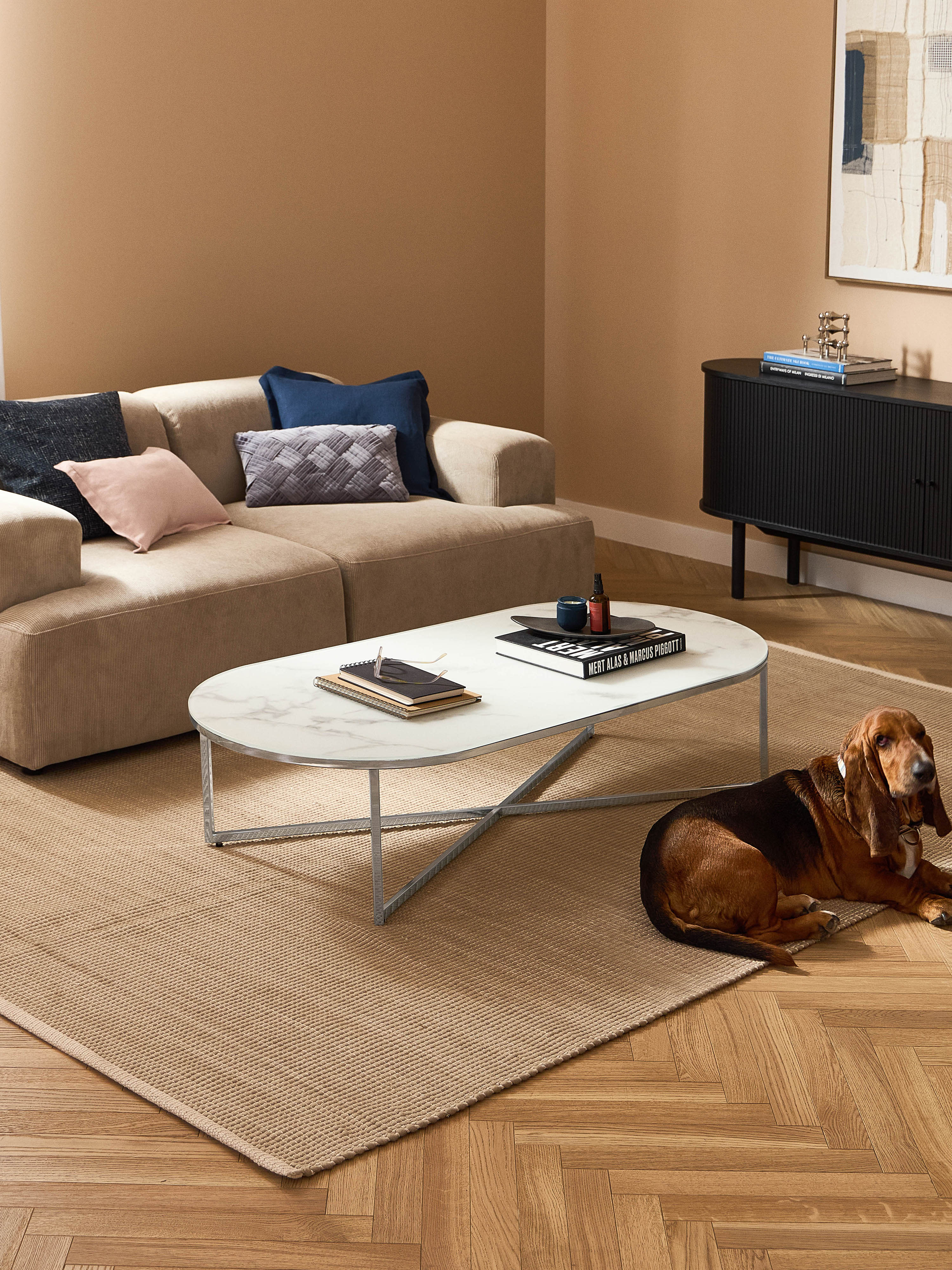 Ovaler Couchtisch Antigua mit Glasplatte in Marmor-Optik