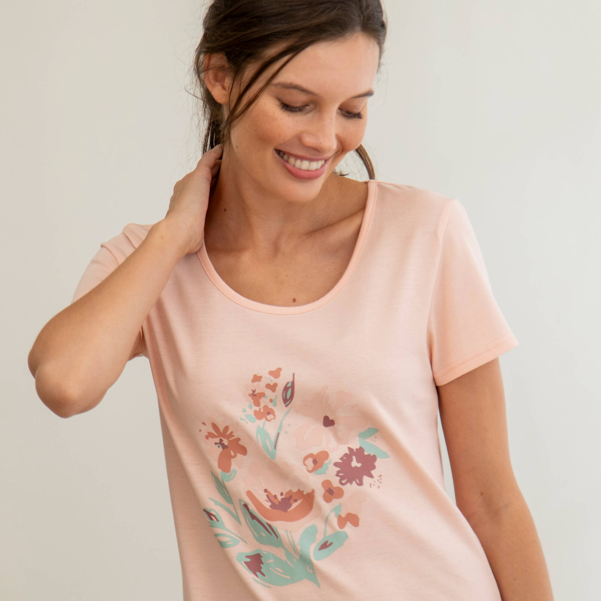 Chemise de nuit longue motif placé fleurs manches courtes