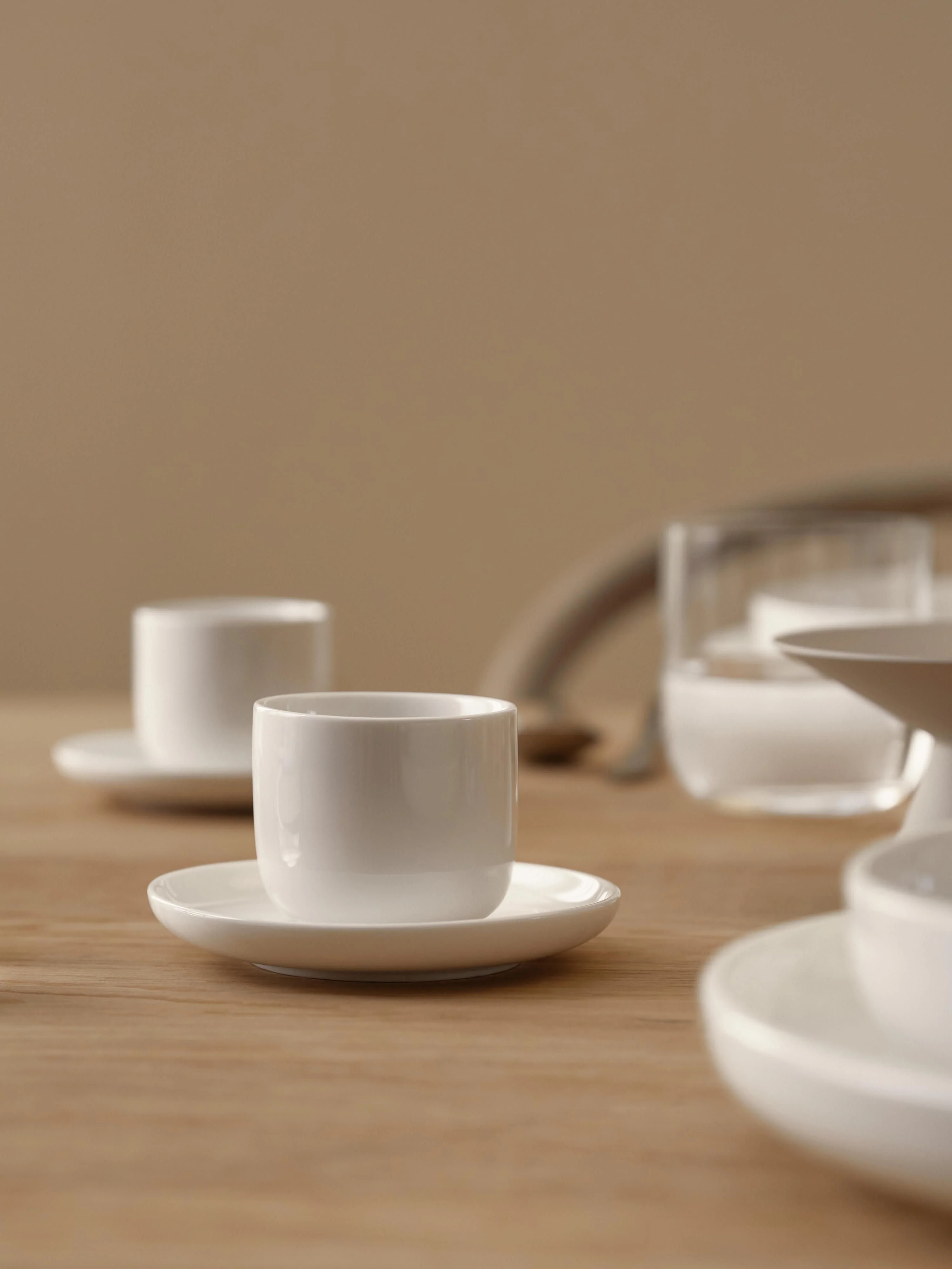 Porzellan-Espressobecher Nessa mit Untertassen, 4er-Set