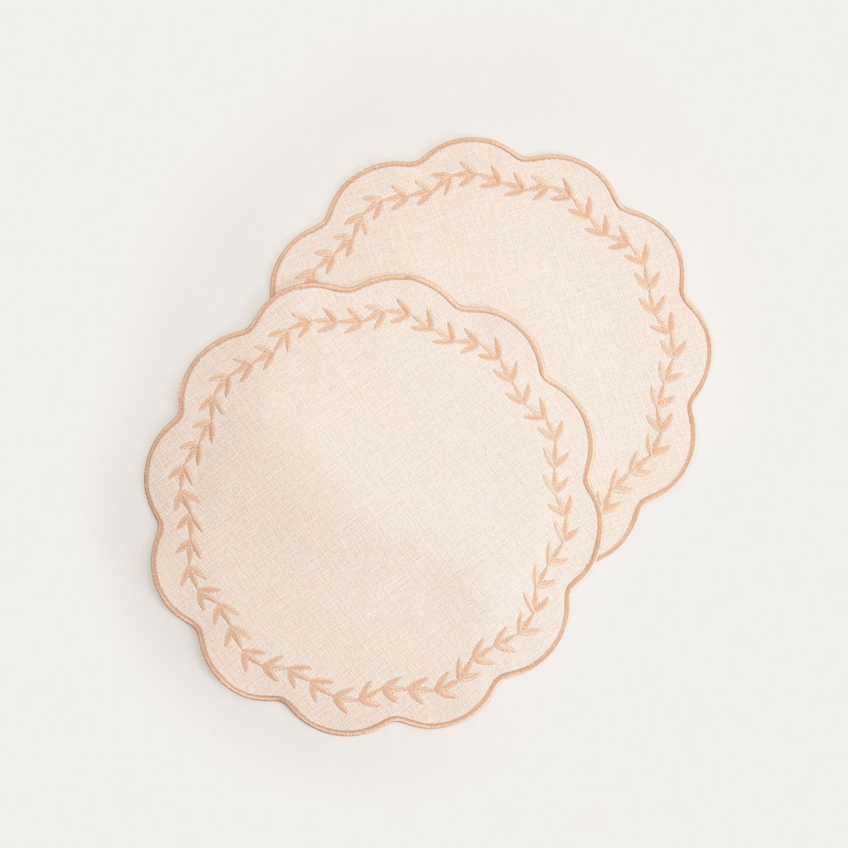 Maty stołowe RAMINE beżowe z dekoracyjnym haftem, zestaw 2 szt. 38cm