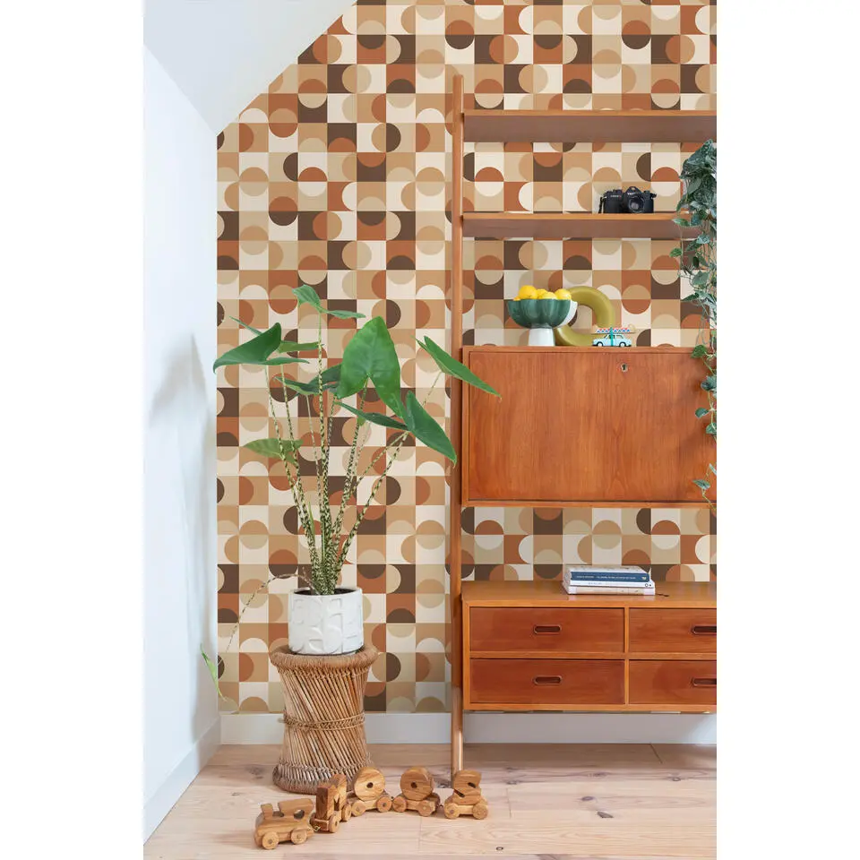 ESTAhome behang cirkels in Bauhaus stijl beige en donkerbruin - 50 x 900 cm