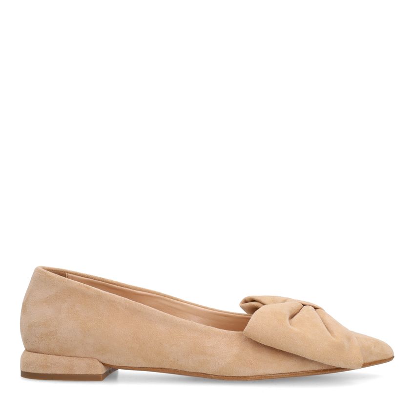 Manfield Beige suède loafers met strik
