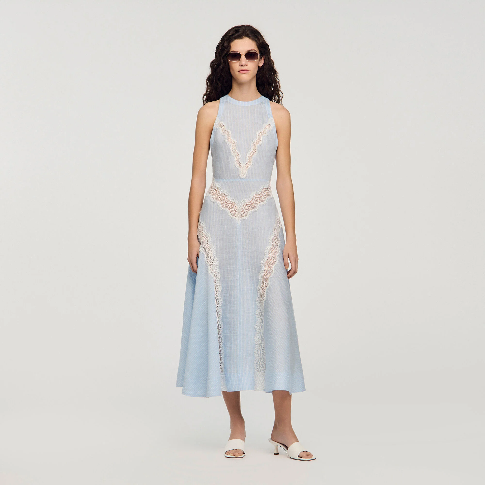 Robe longue à détails dentelle