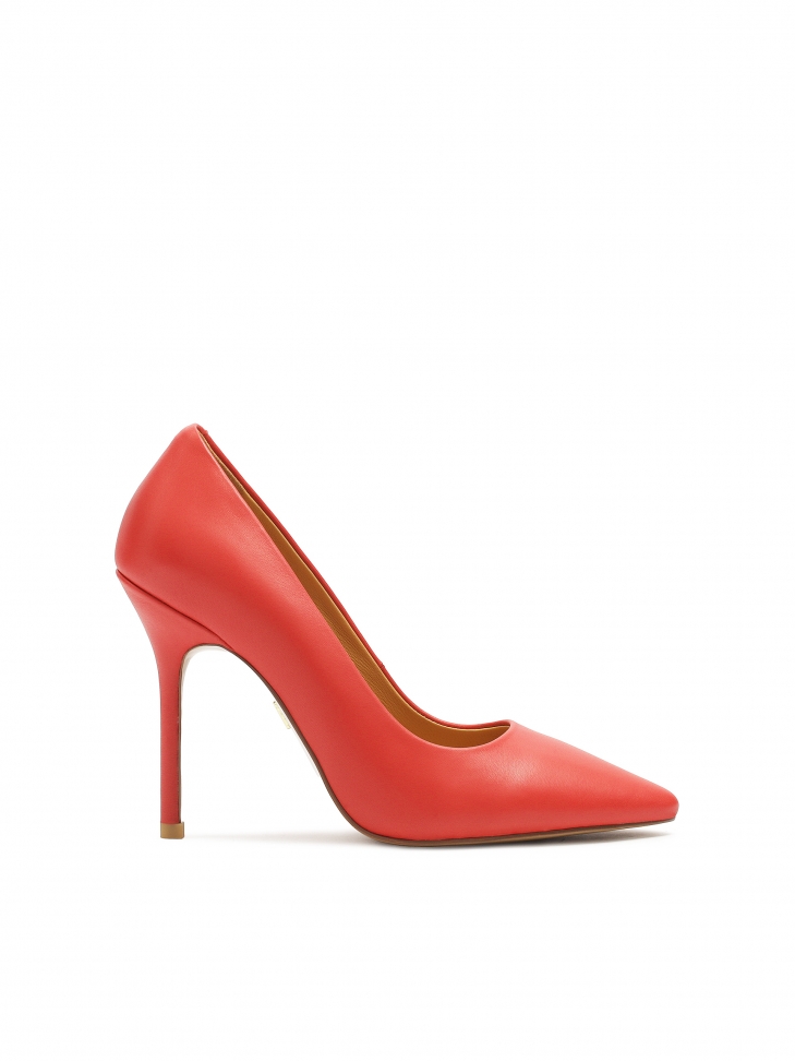 Classic red pointed-toe pumps