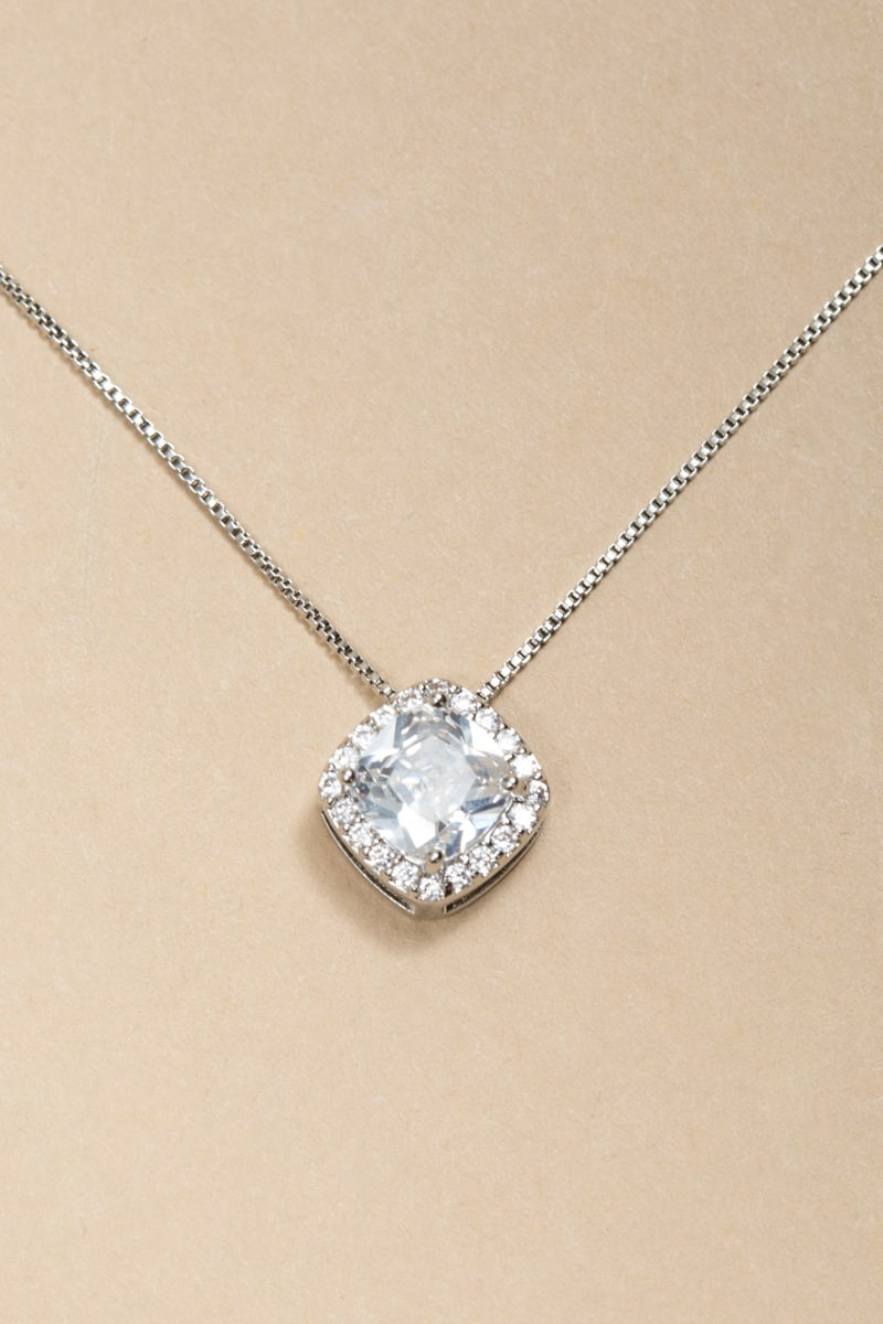 Debra Halo Short Crystal Pendant Necklace