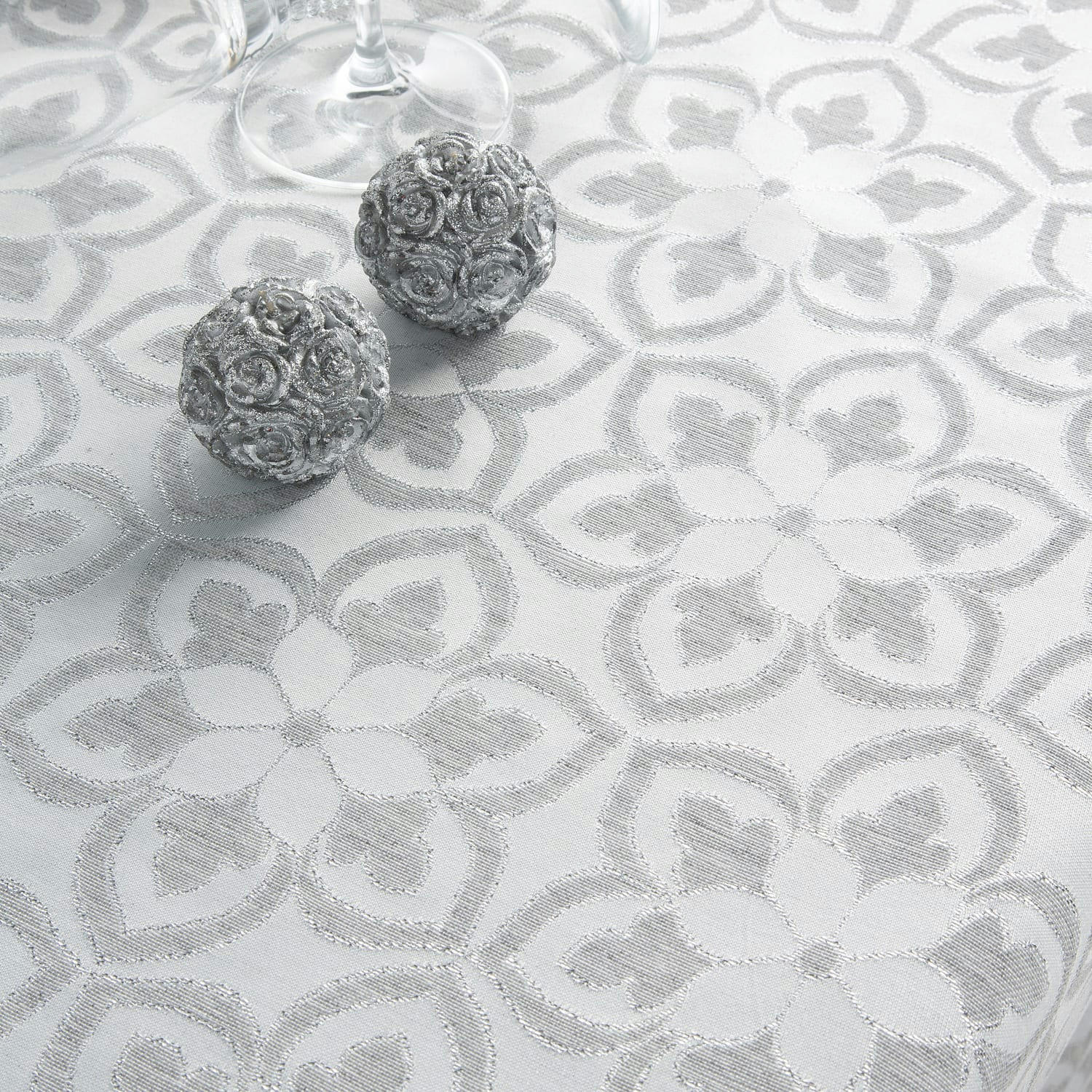 CETUS PLATA - Nappe tissée jacquard argent avec traitement anti-taches 150x150 cm