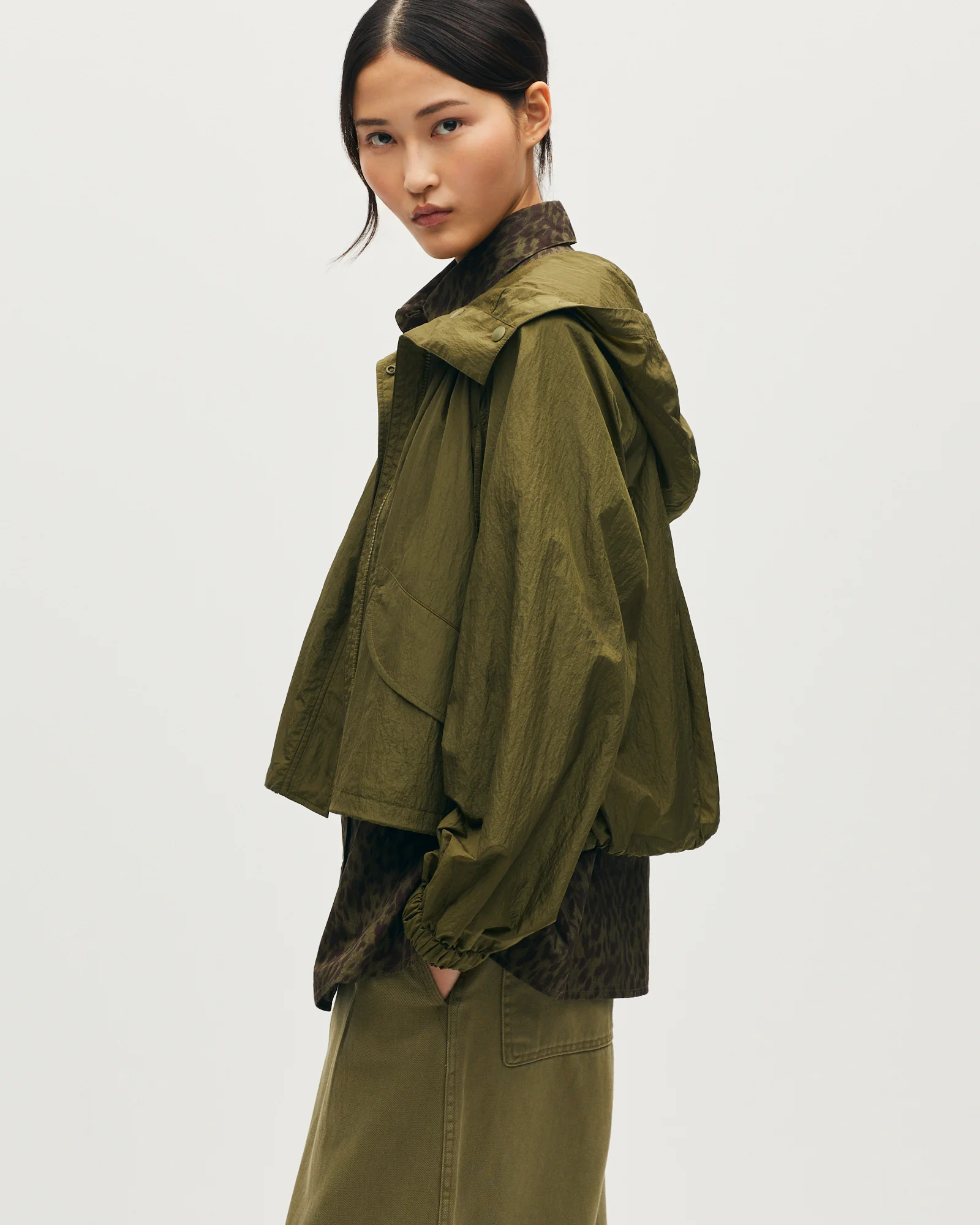 Parka courte ultra-légère en nylon déperlant