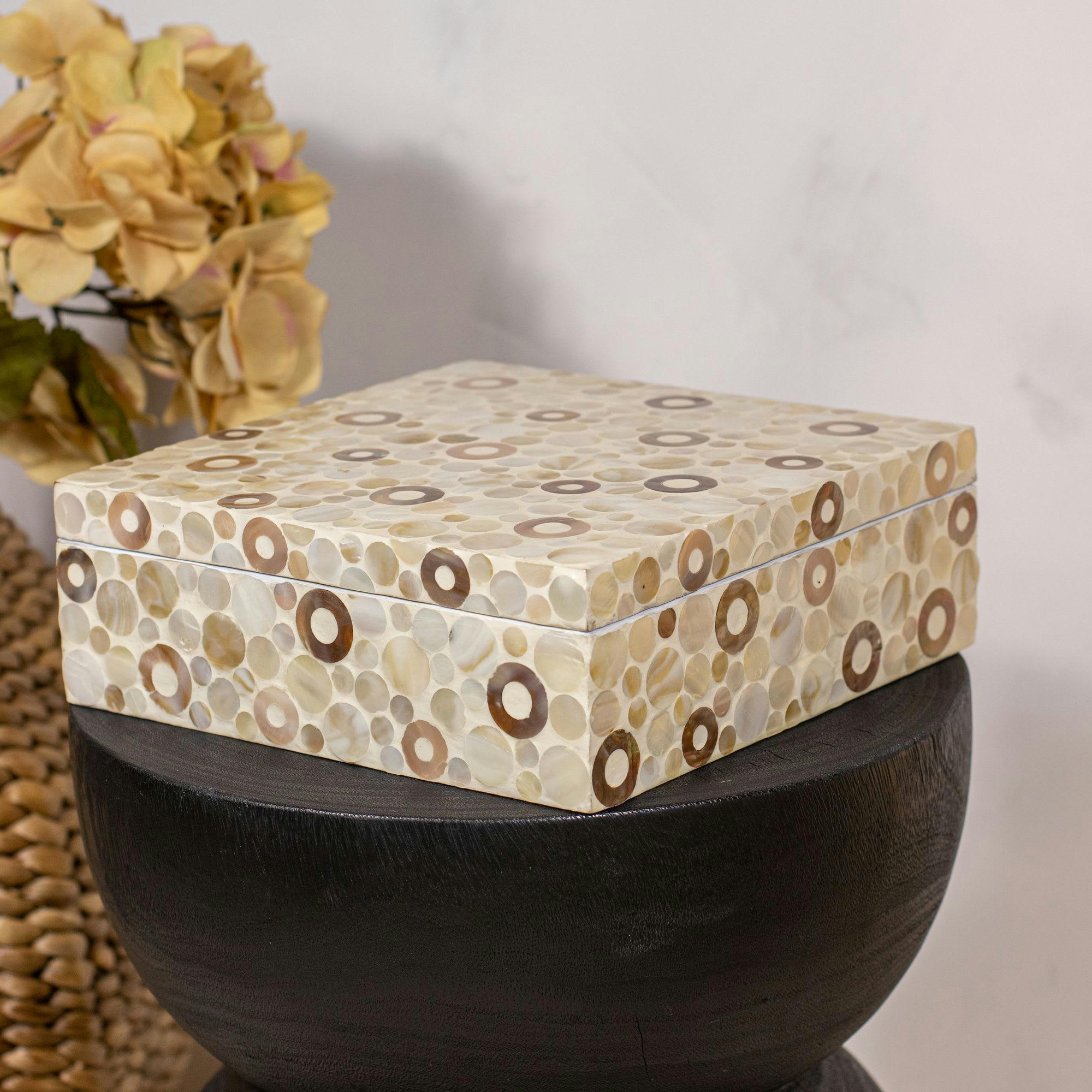 DANANG - Petite boîte à couvercle en bois et nacre laquée