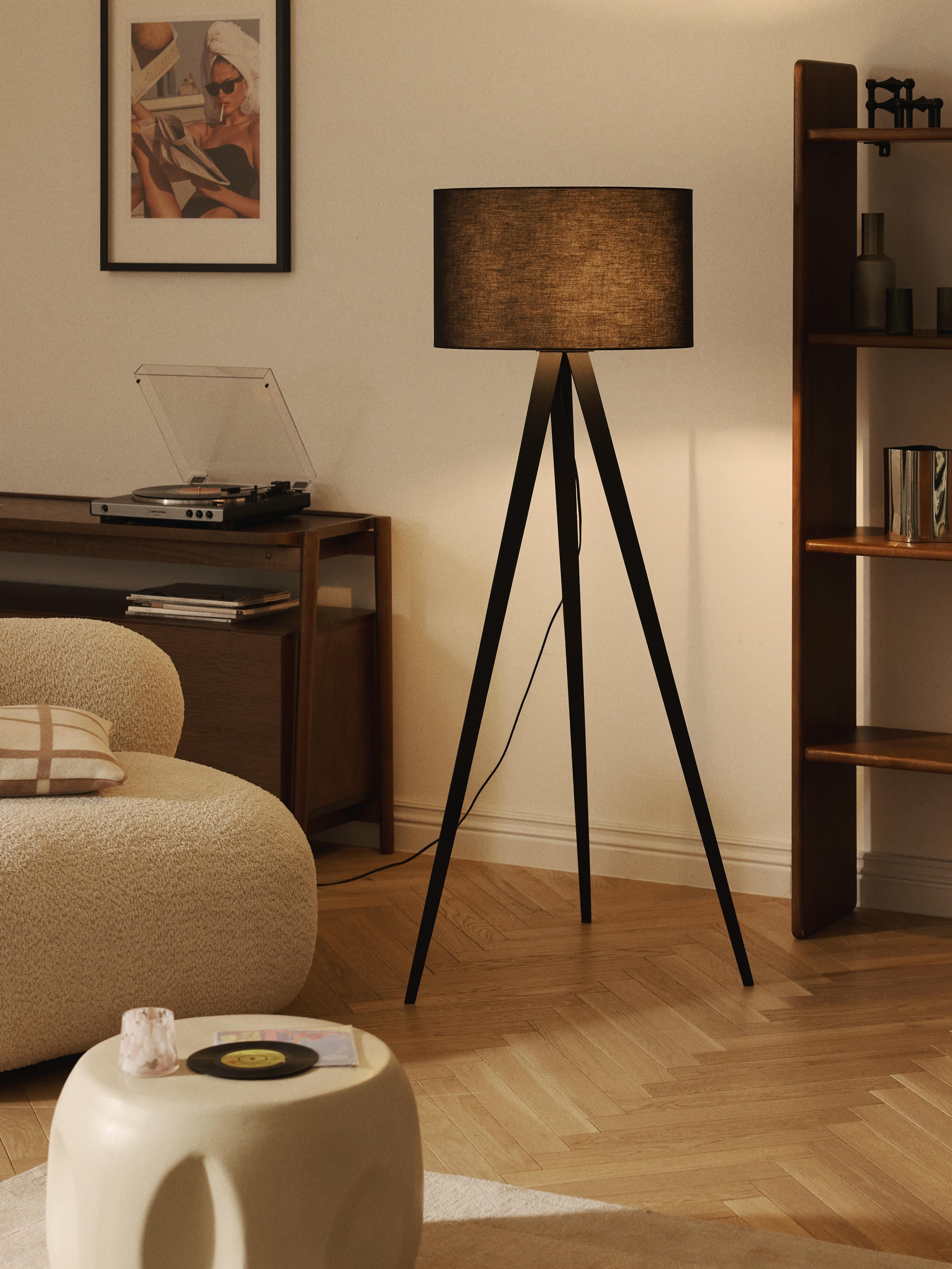 Tripod Stehlampe Jake aus Massivholz