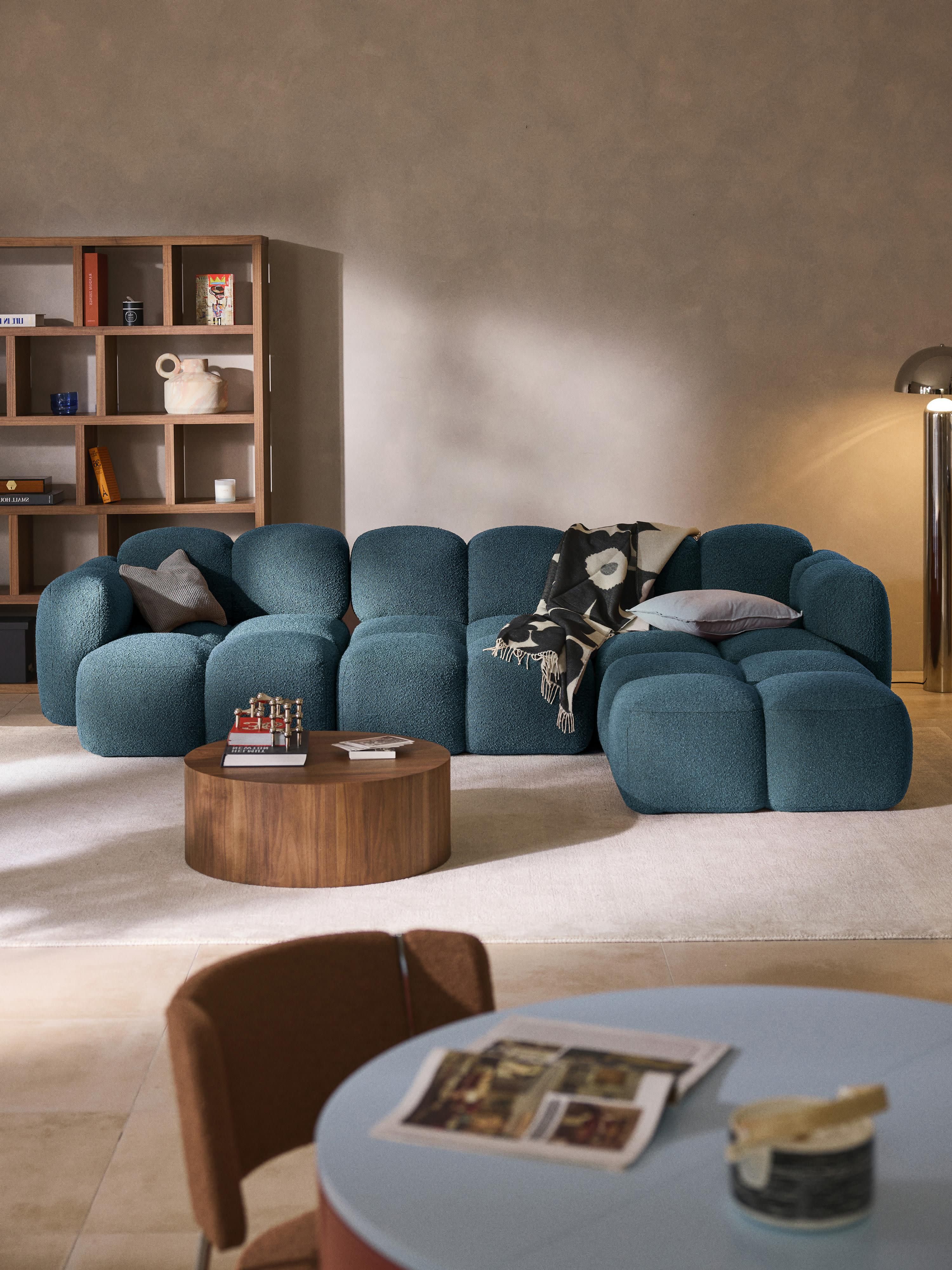 Modulares Sofa Tayla (4-Sitzer) aus Bouclé mit Hocker (links/rechts)