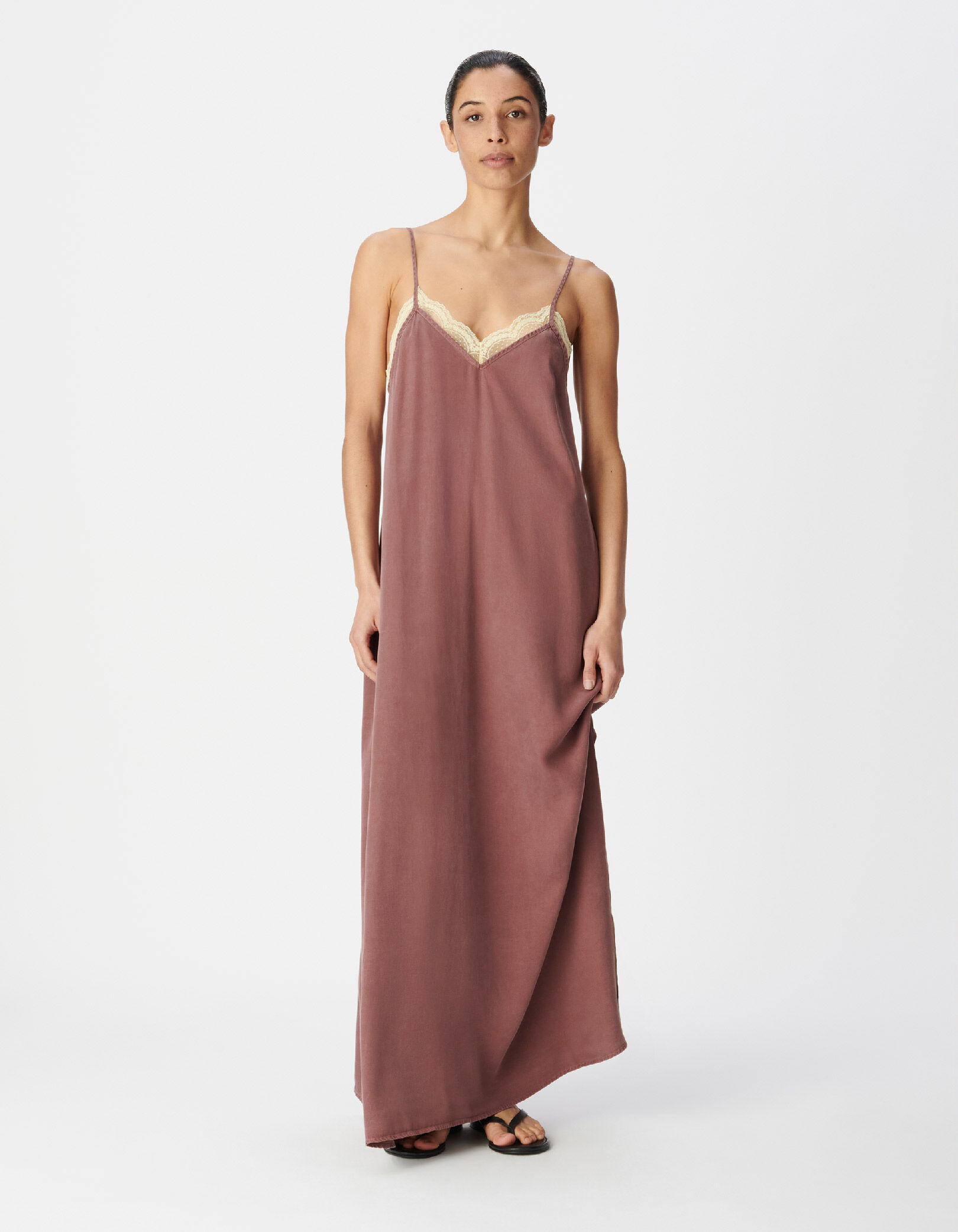 Robe longue fines bretelles bordeaux détail dentelle Femme