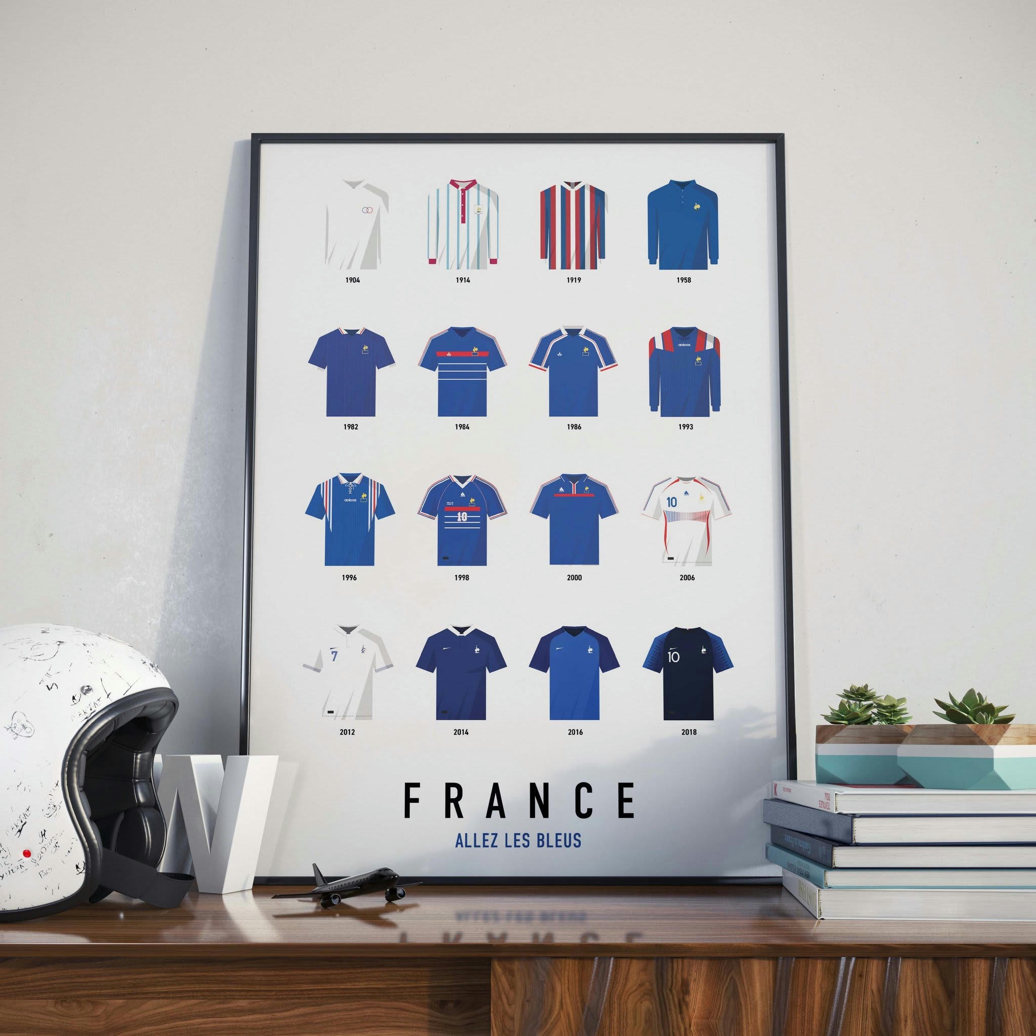 FRANCE - Affiche Football - France Maillots Historiques - 40 x 60 cm