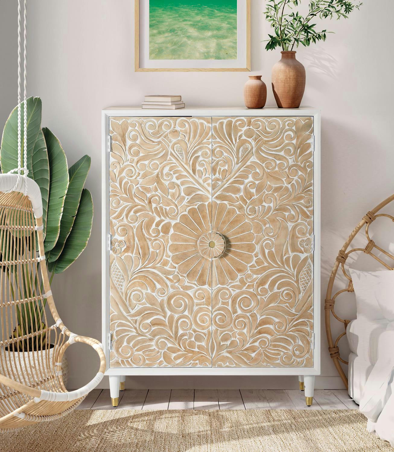 - Buffet en bois de manguier blanc et détails dorés