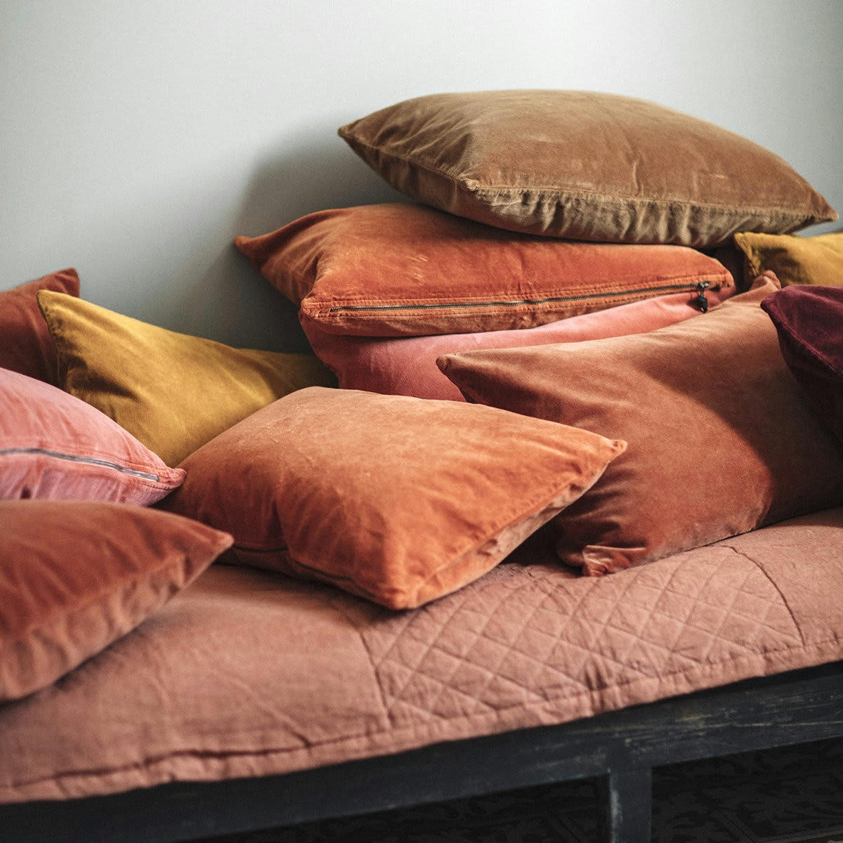 L'ESSENTIEL - COUSSIN - Lavage de velours Bronze 40x60