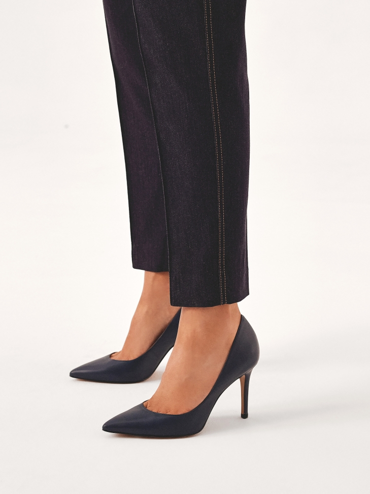 Navy blue pointed-toe pumps