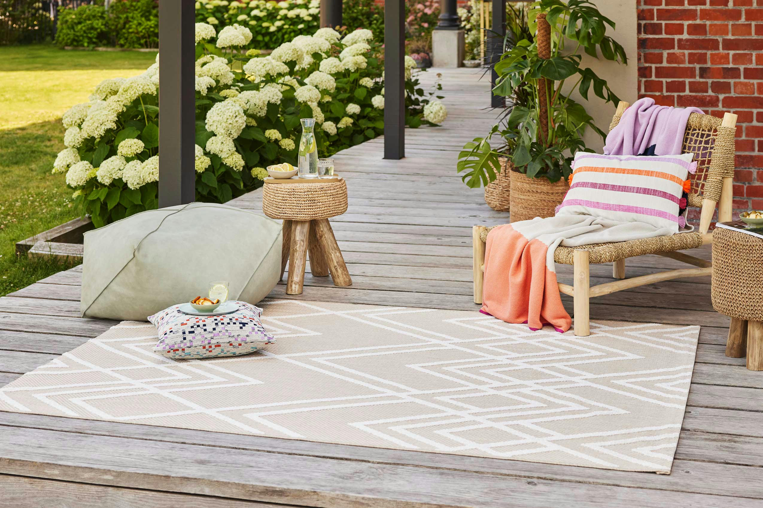 RAVE - Tapis intérieur/extérieur graphique à relief beige et blanc 160x225