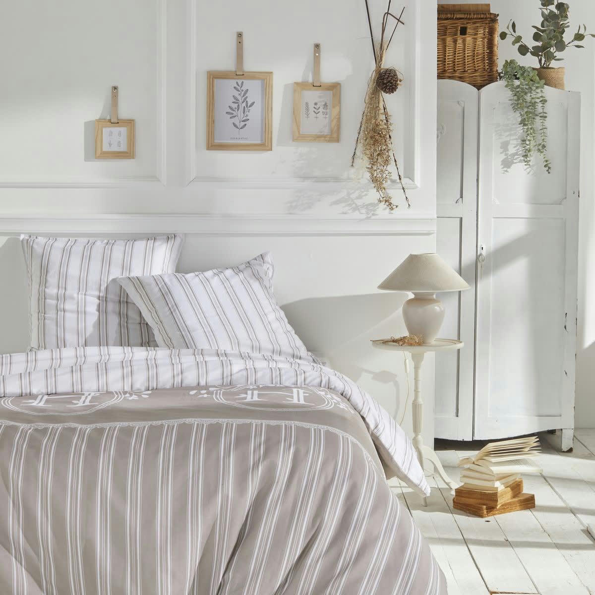 CHARME BERENICE - Parure de lit imprimé en coton beige 240x220