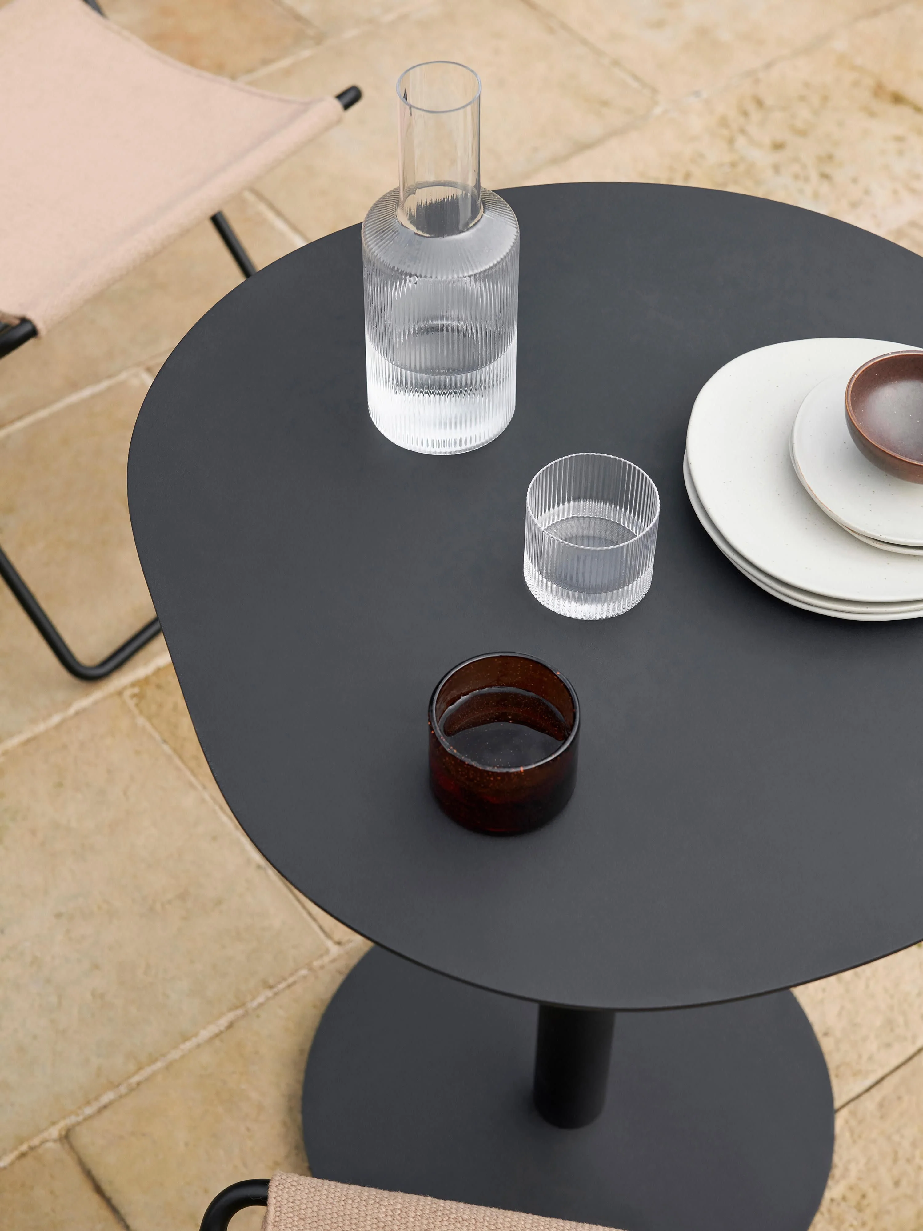 Mundgeblasene Karaffe Ripple mit Prägungsmuster, 1 L