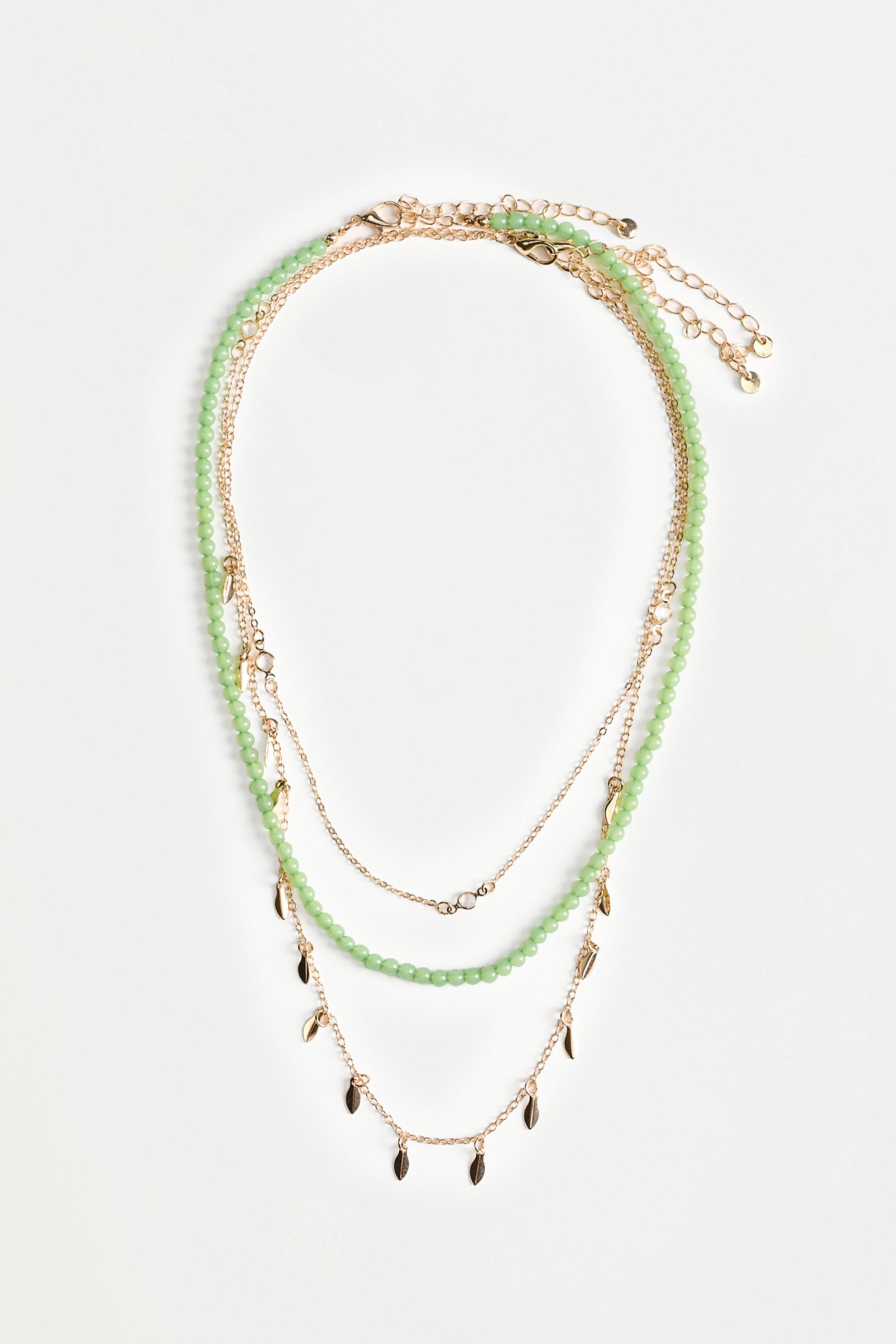 Collar multicapa con cuentas y monedas