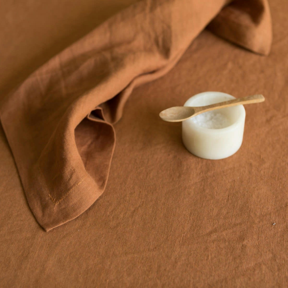 LES ESSENTIELS - Nappe en lin lavé marron cuivre 175x300