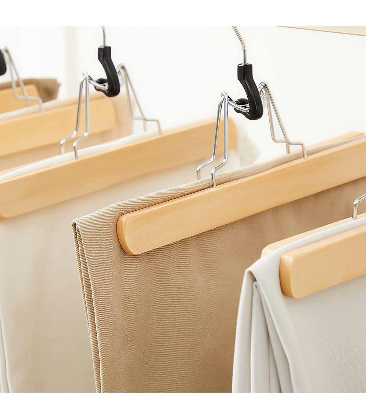 - Lot de 12 cintres antidérapants avec pinces - L25 cm