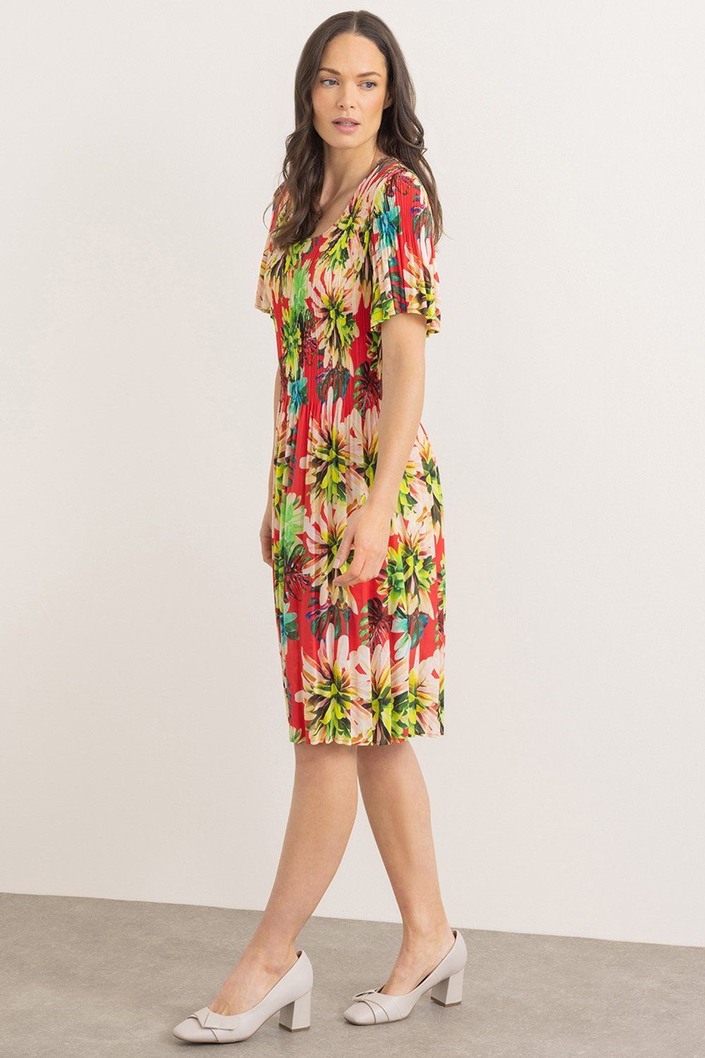 Klass. Garden Print Pleated Short Sleeve Dress