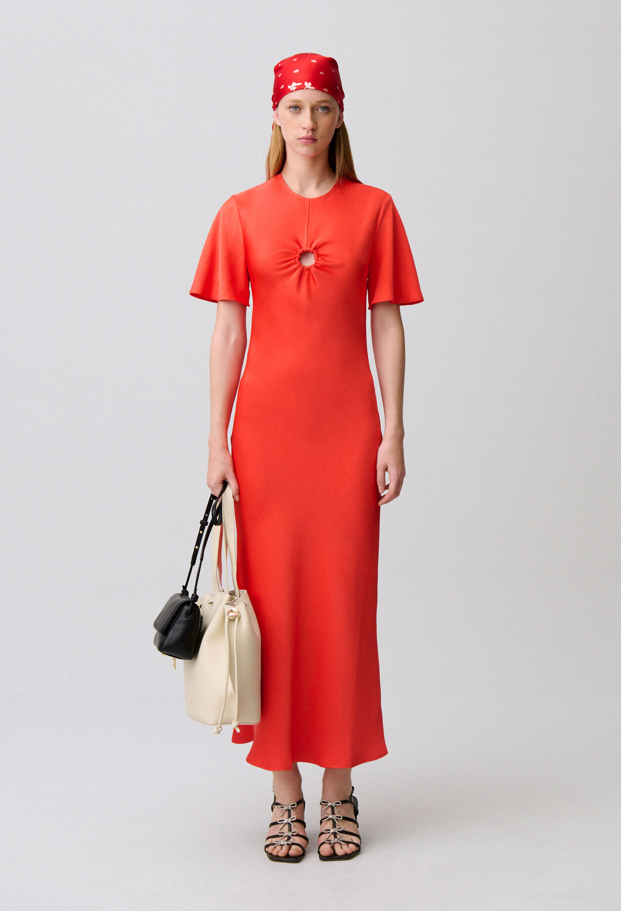 Robe longue satinée