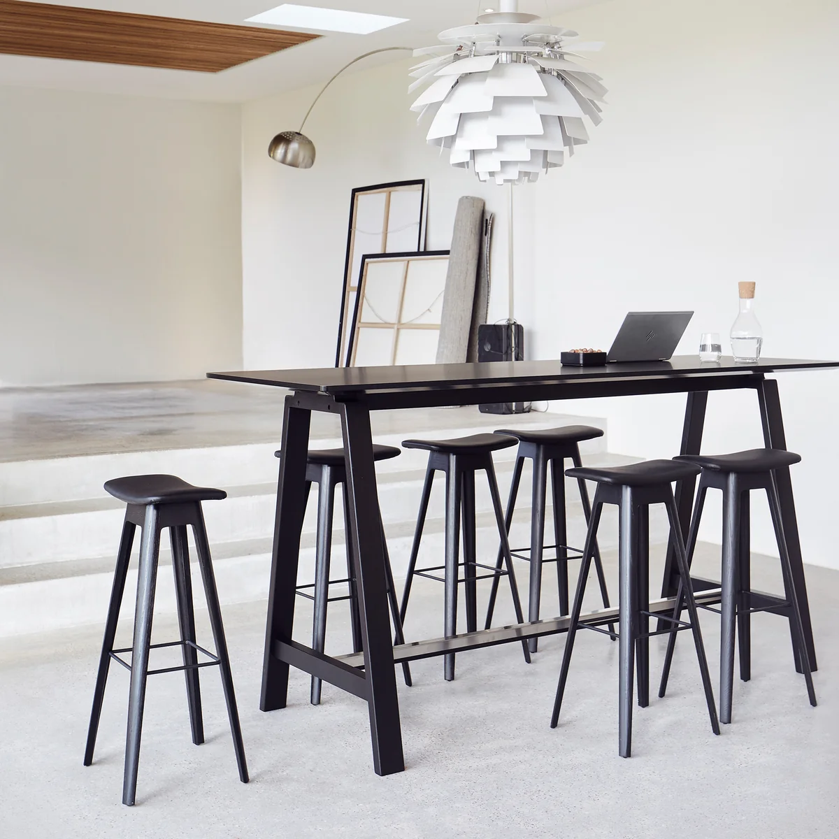 Andersen Furniture - HT1 Stehtisch 216 x 75 H 108 cm, schwarz / weiß