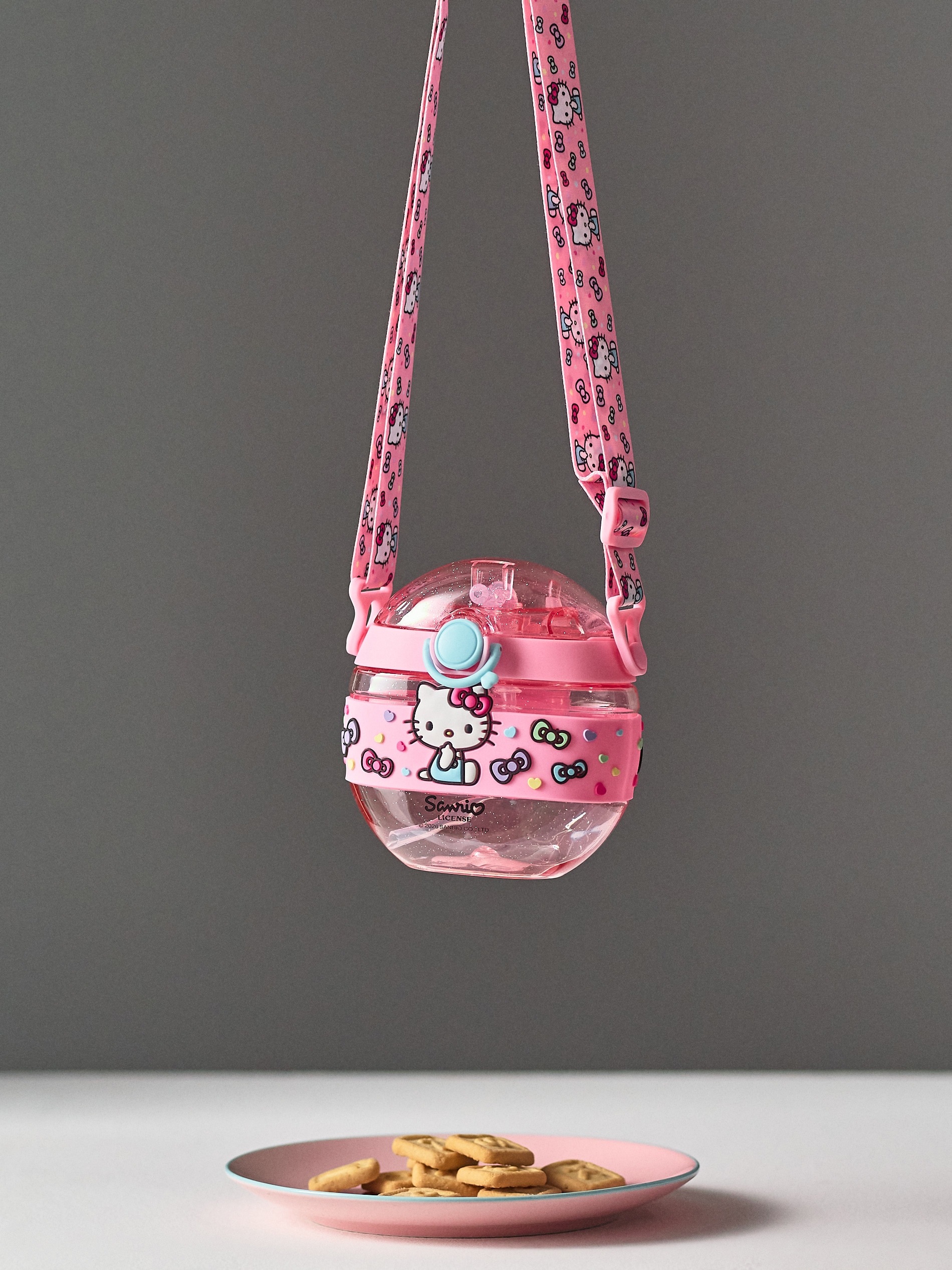 Bidon z uchwytem i słomką Hello Kitty