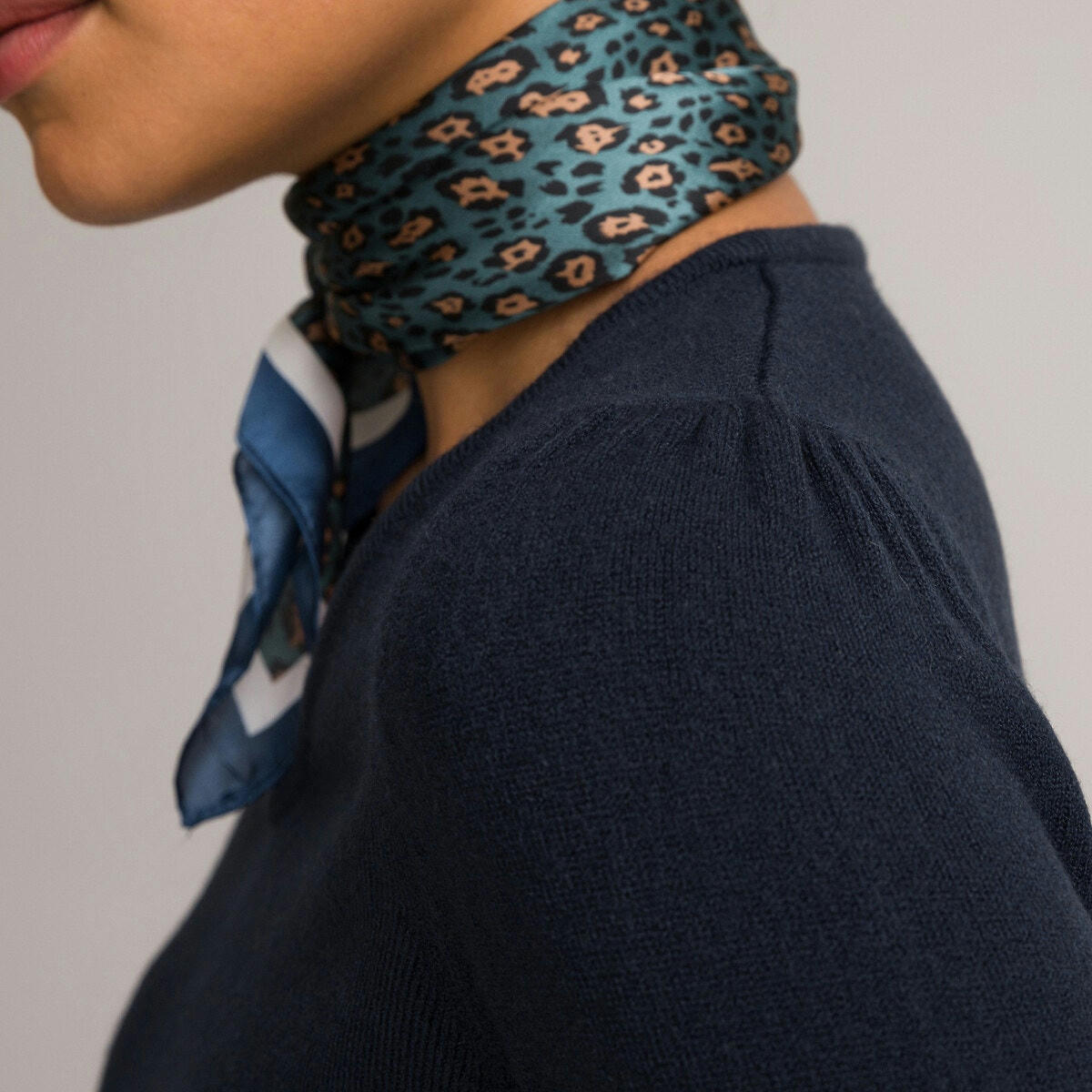 Pull col V, fine maille au toucher très doux