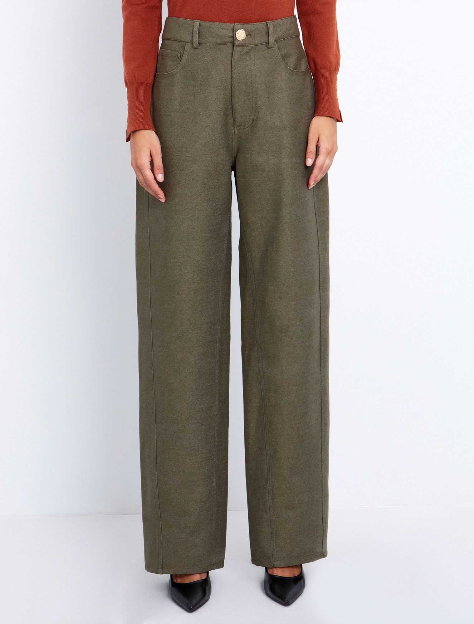 Baggy παντελόνι σε ίσια γραμμή