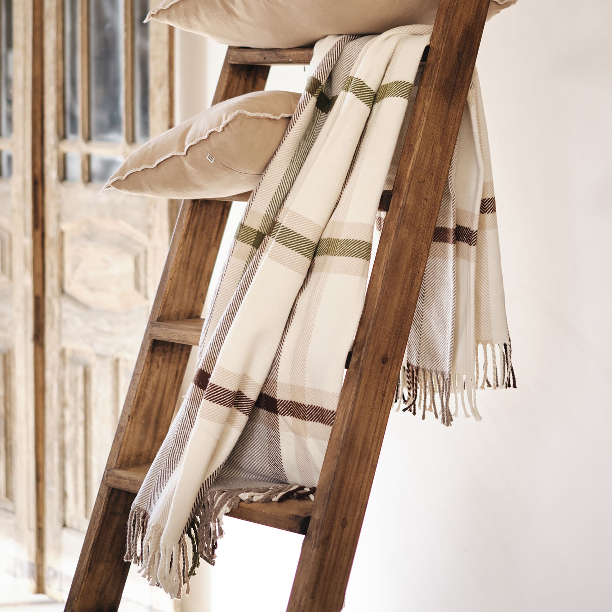 CESIL - Plaid en laine et coton à carreaux finition franges 170x127cm - marron