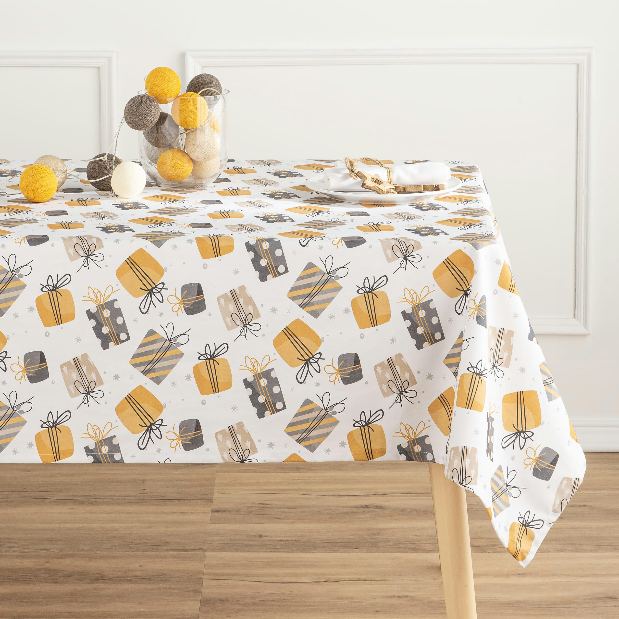 COLLECTION DE NOËL IMPRIMÉE - Nappe en coton antitâche dessin de nöel multicolore 140x240 cm