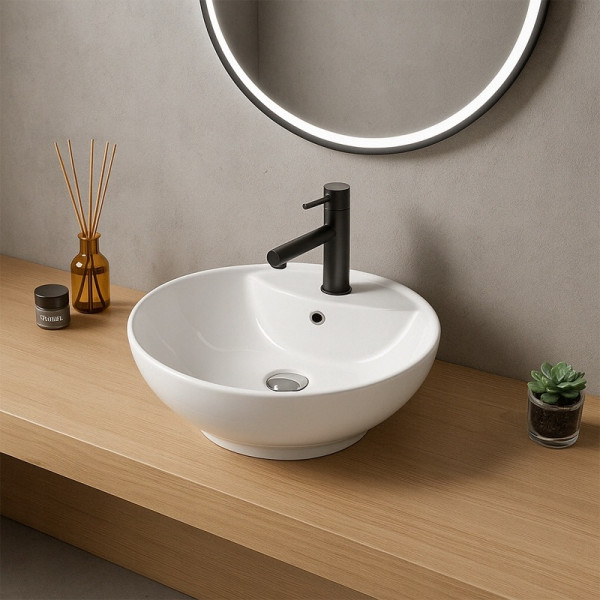 Biała ceramiczna umywalka nablatowa z przelewem