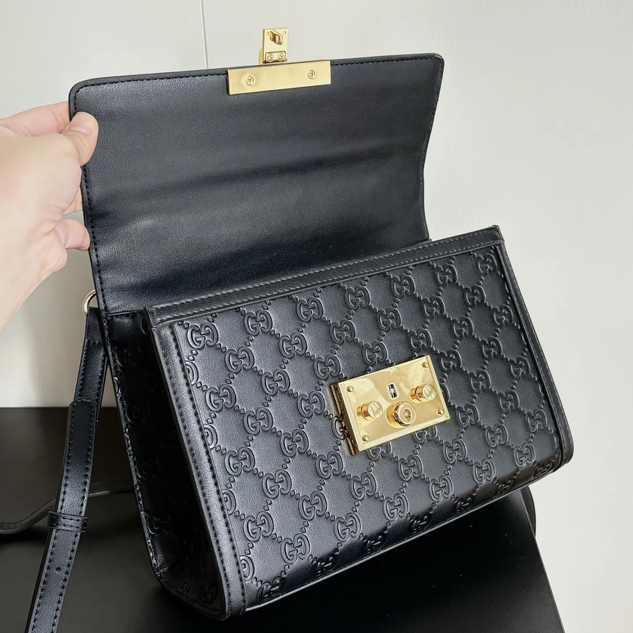 Gucci Padlock medium top handle bag (7A regular version)