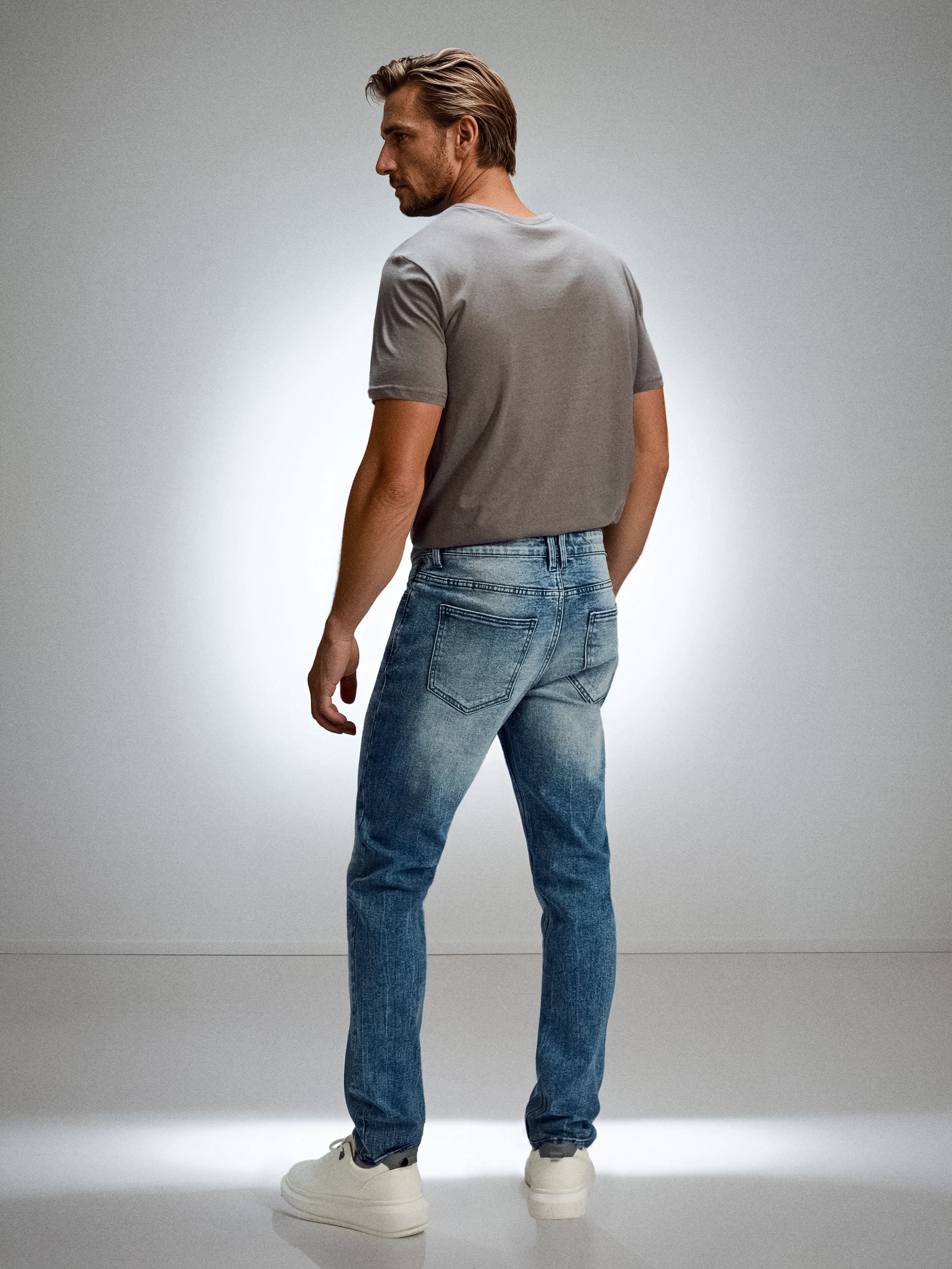 Jeansy slim fit z efektem sprania