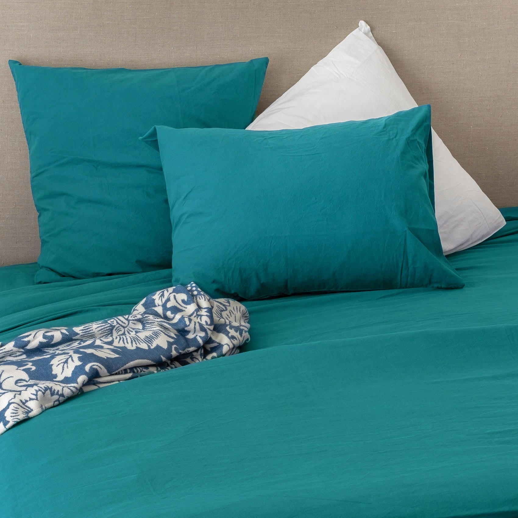 - Taie d'oreiller en coton lavé bleu paon 50x70 cm