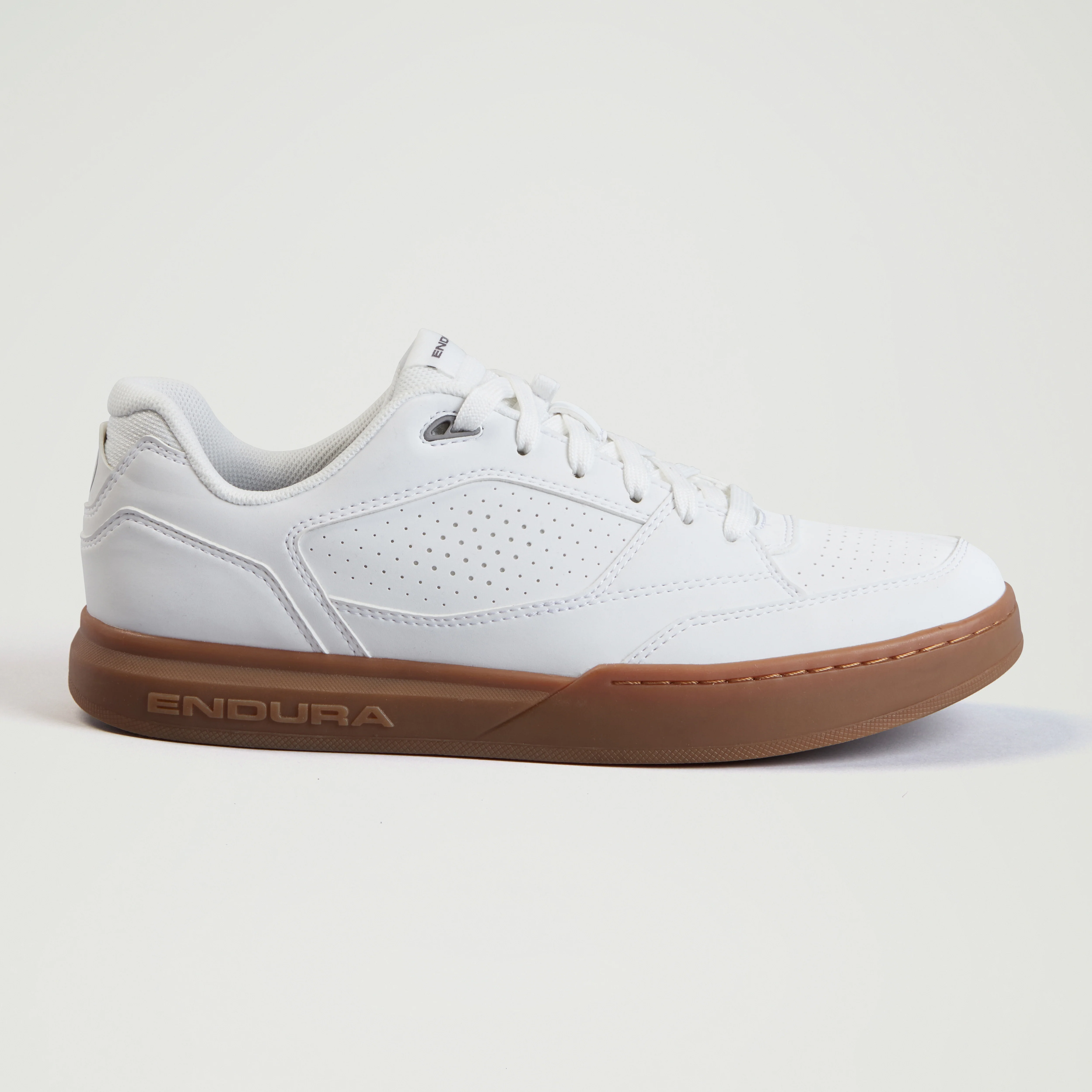 Hummvee Flat Shoes - White