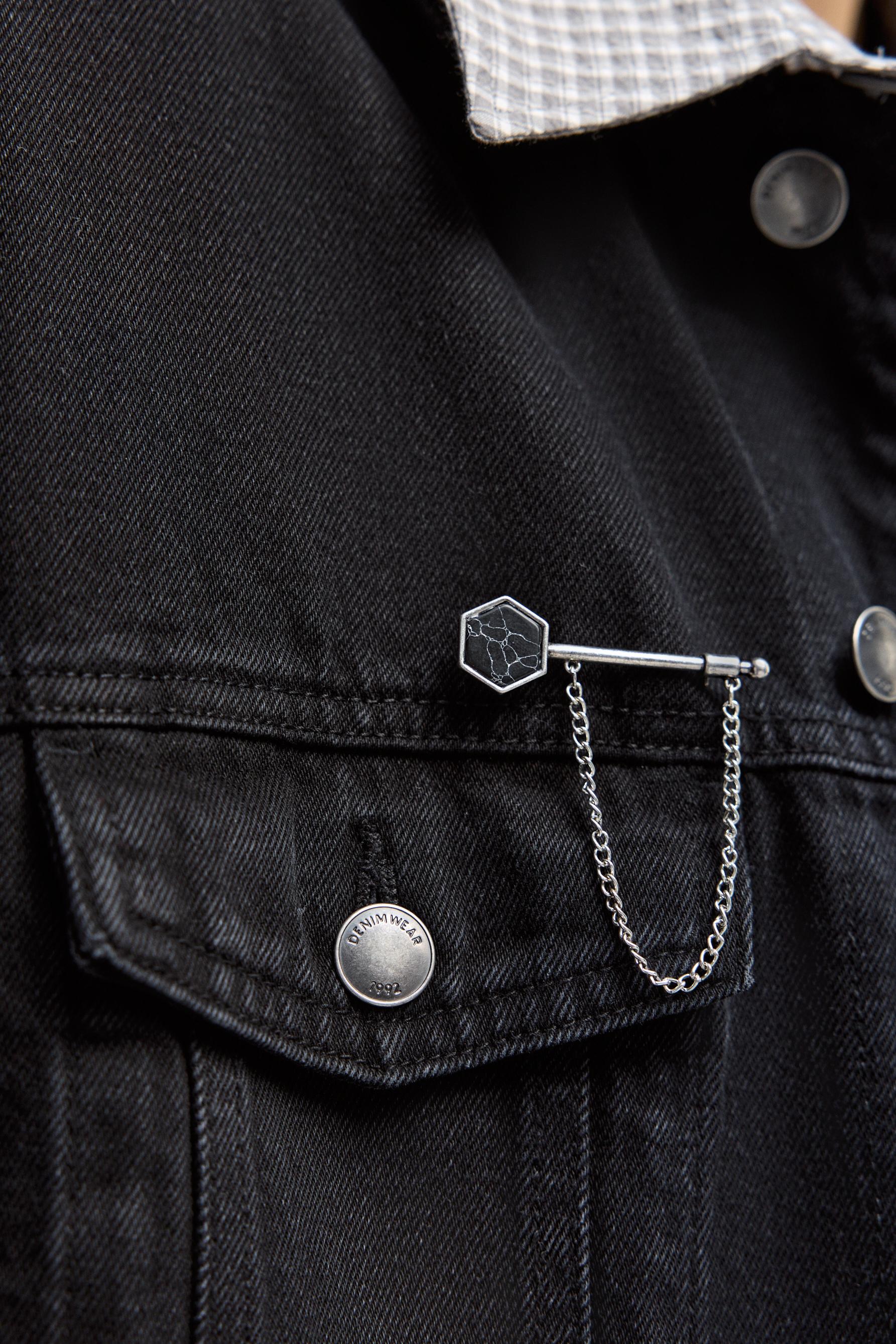 Broche barra con cadena