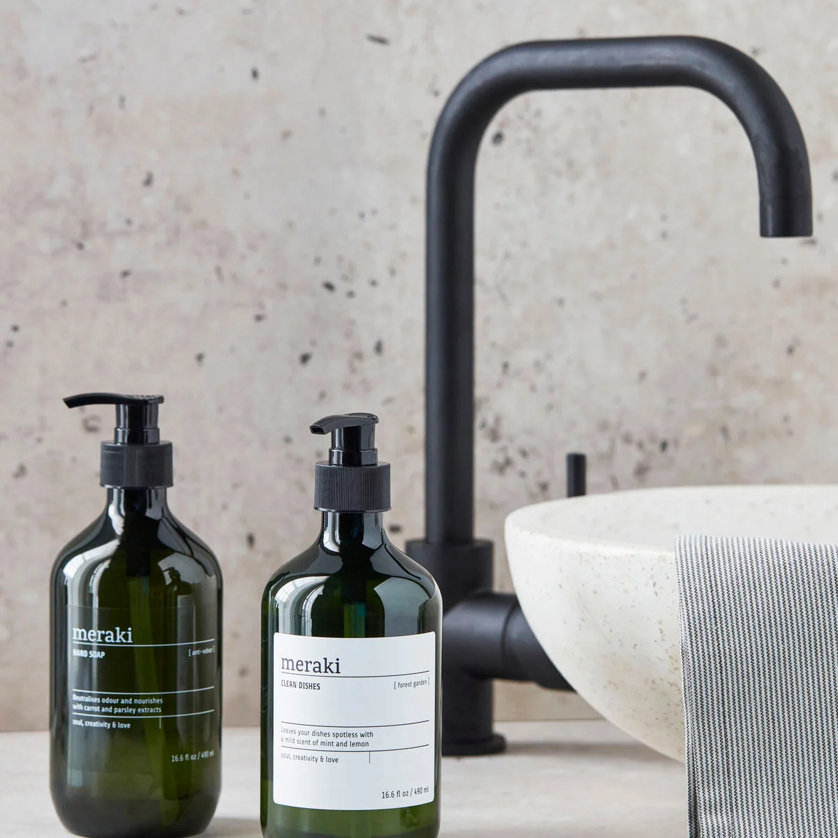 Meraki - Geschenk-Box Kitchen Essential, Anti-Odour Handseife (490 ml) & Green Herbal Kerze