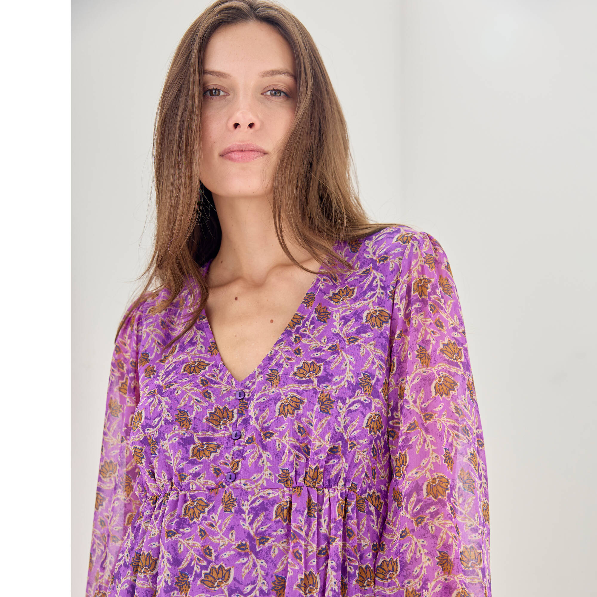Robe courte, en voile imprimé