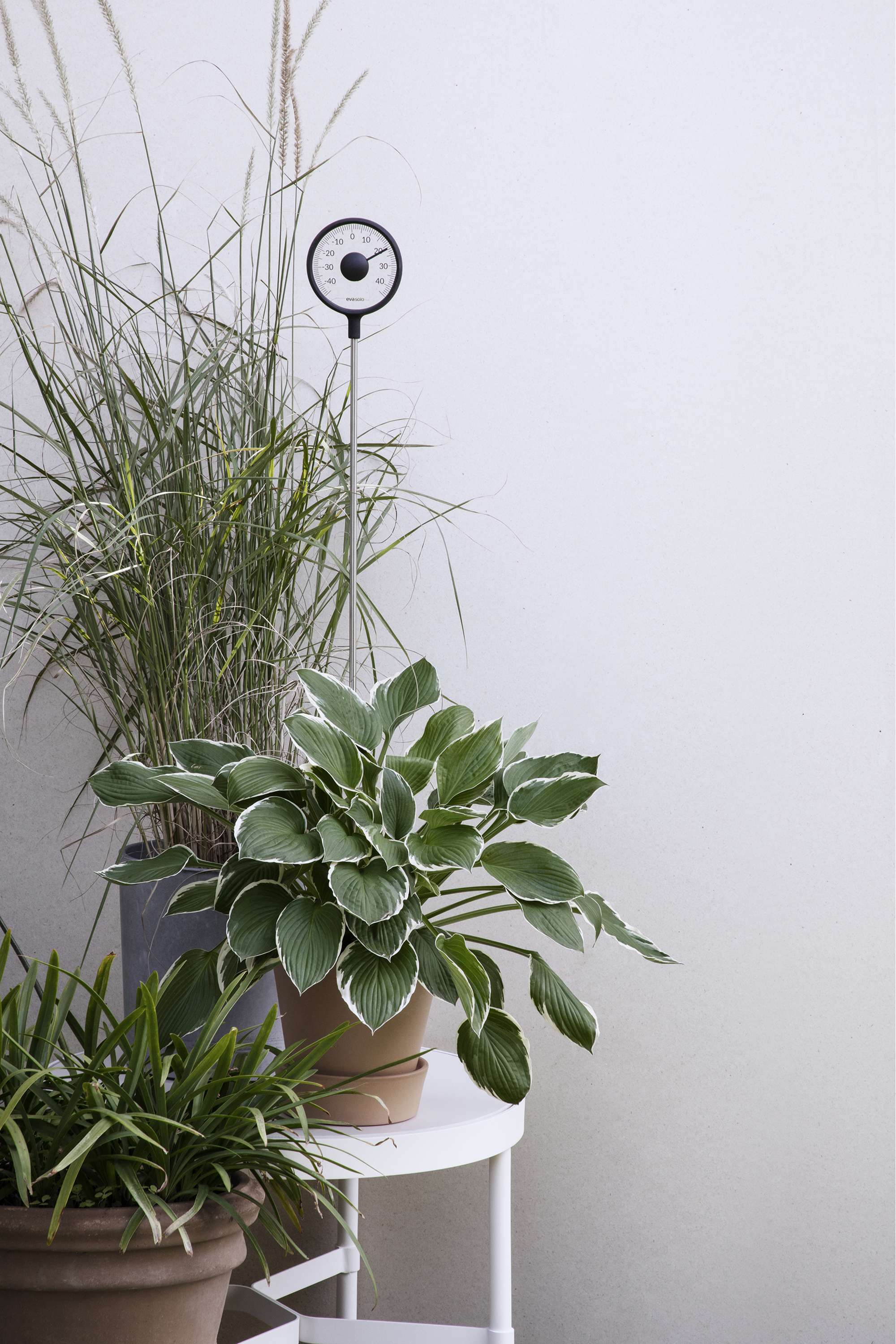 Outdoor thermometer standing