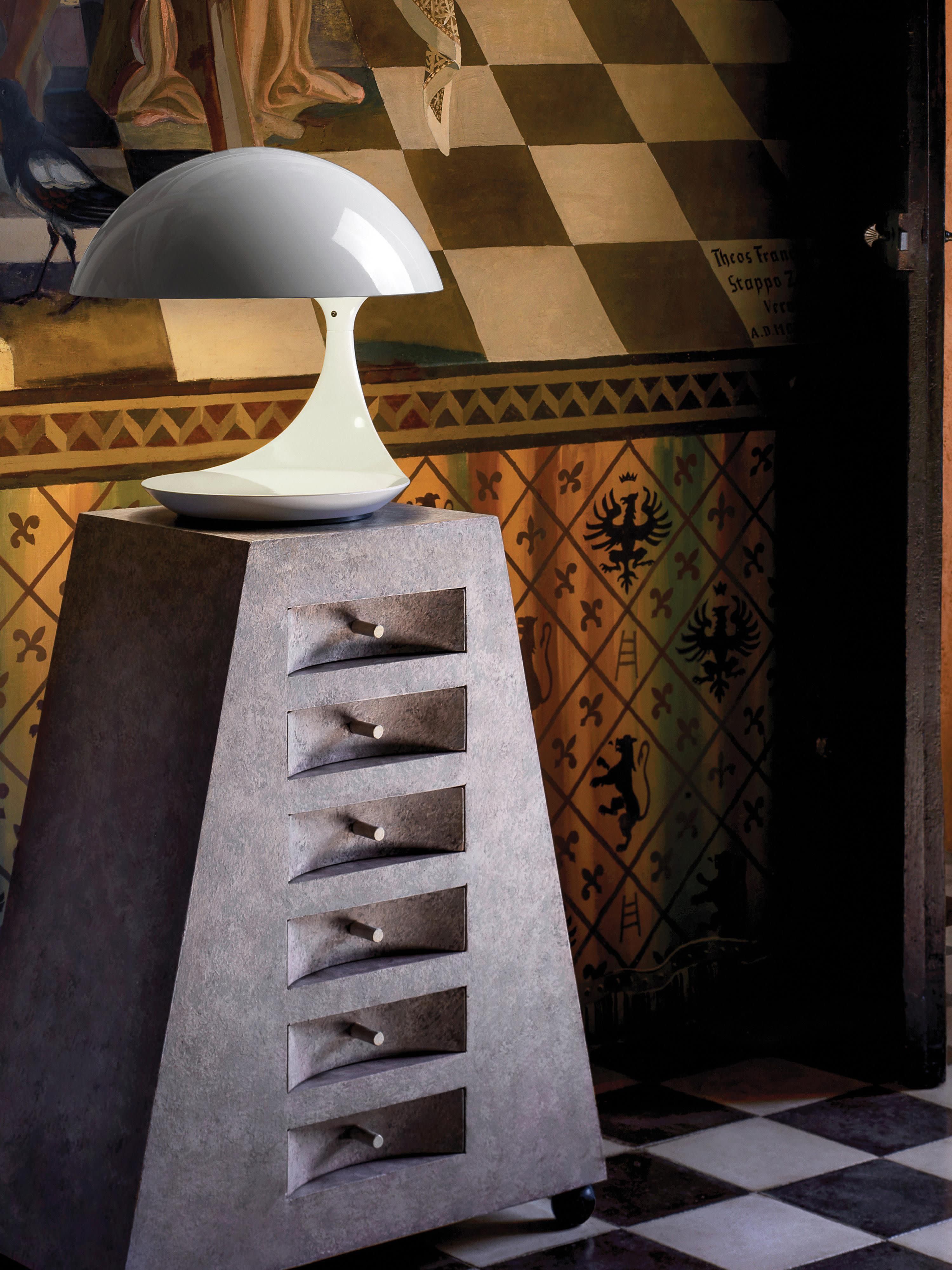 Tischlampe Cobra mit drehbarem Lampenschirm