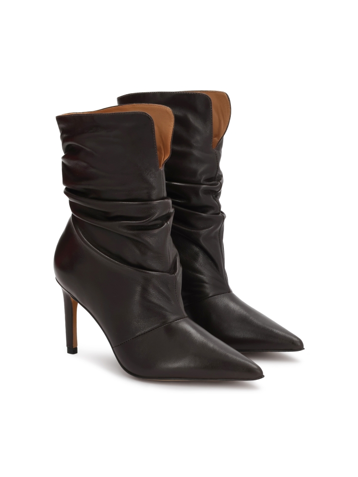 Leather boots with crinkle upper